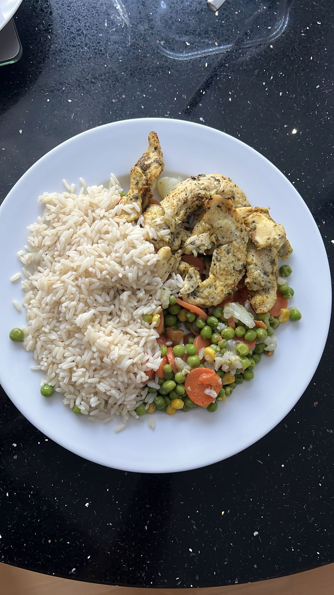 Kurczak z ryżem i warzywami