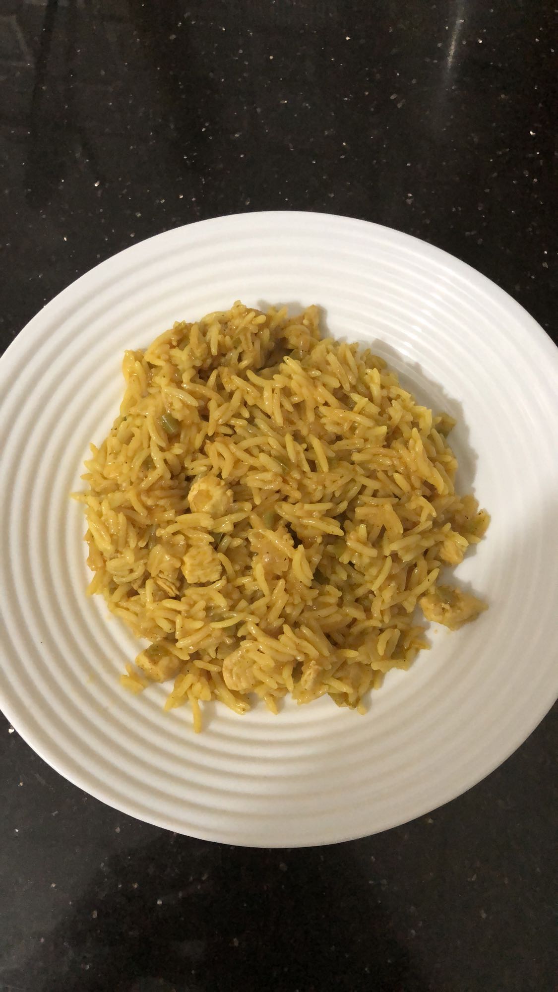 Riz au poulet épicé