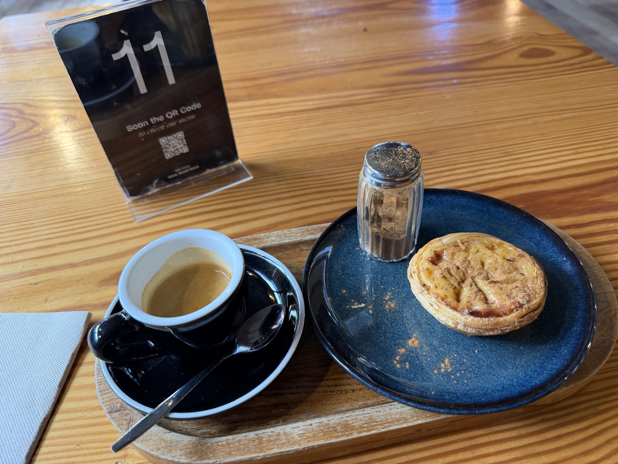 Pastel de nata y café solo