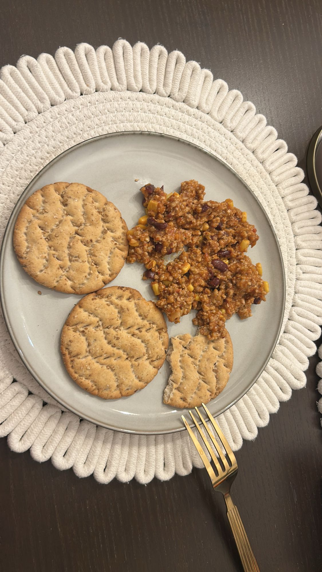 Biscuiți cu tocăniță chili