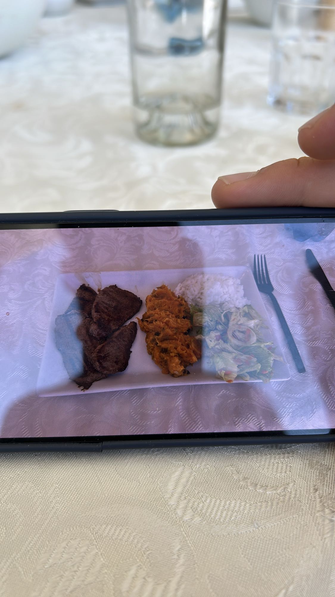 Carne, arroz, ensalada