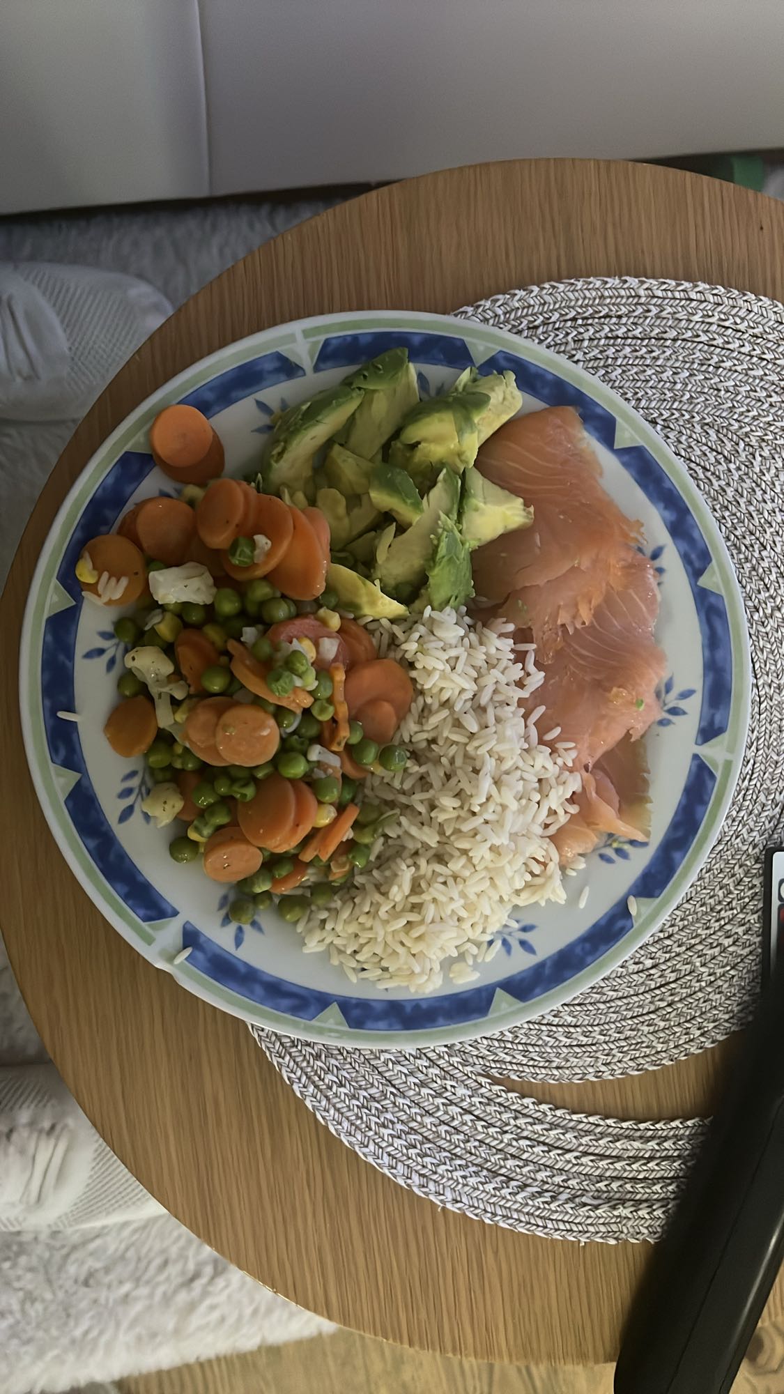 Łosoś z ryżem i warzywami