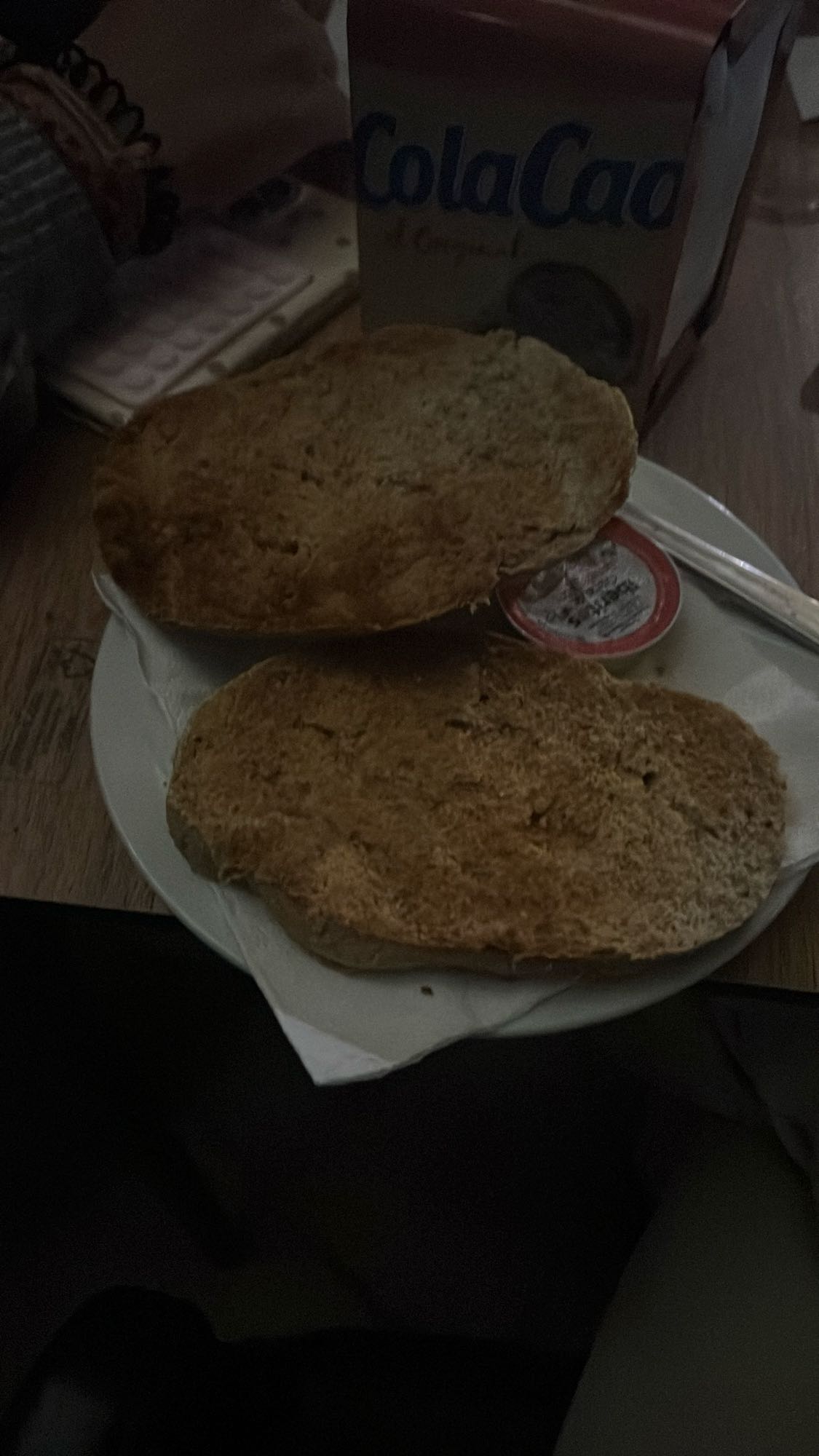 Tostada con mermelada y cacao