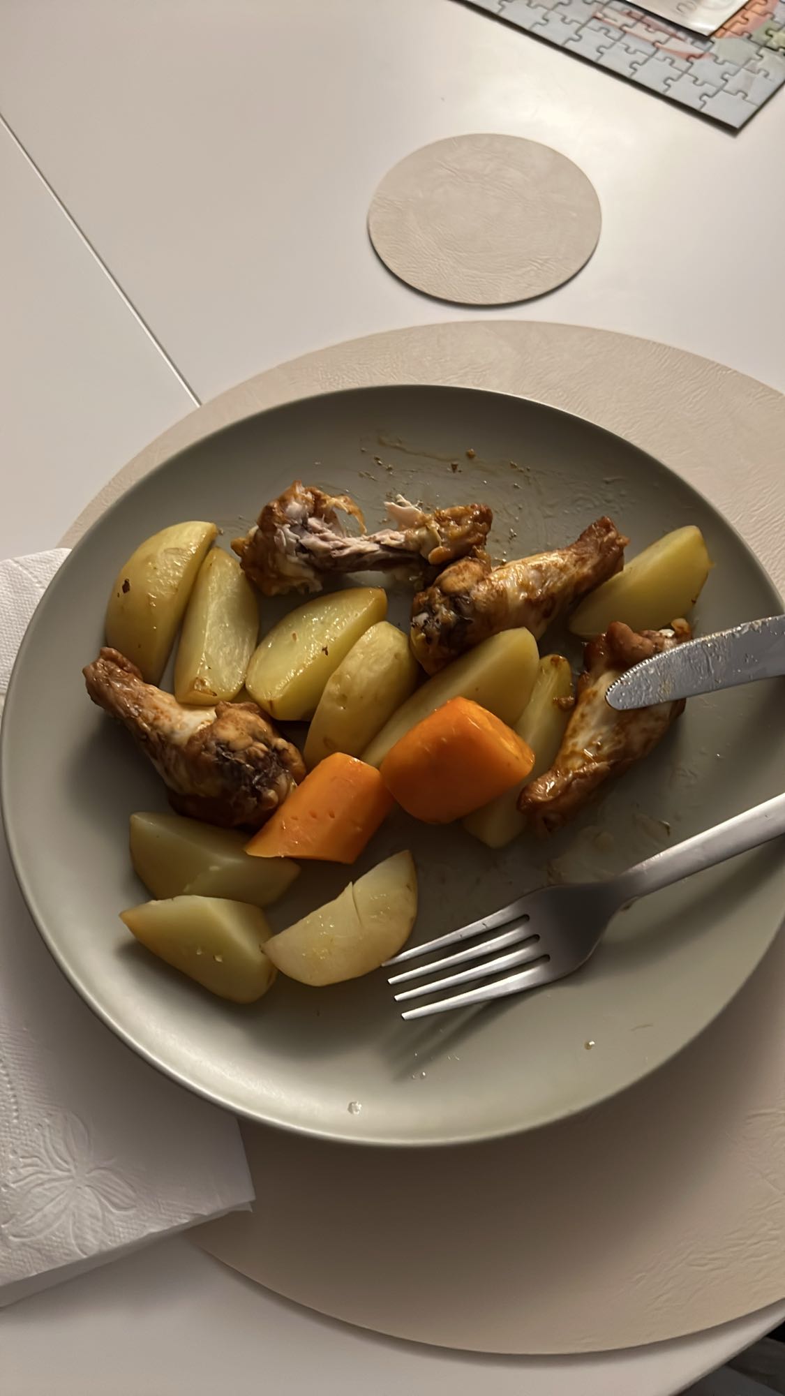 Chicken drumsticks with veggies