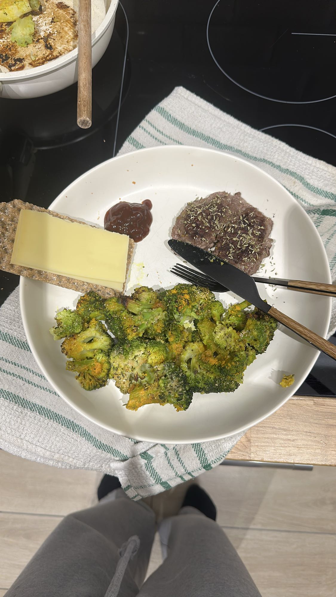 Steak, brocoli et tartine