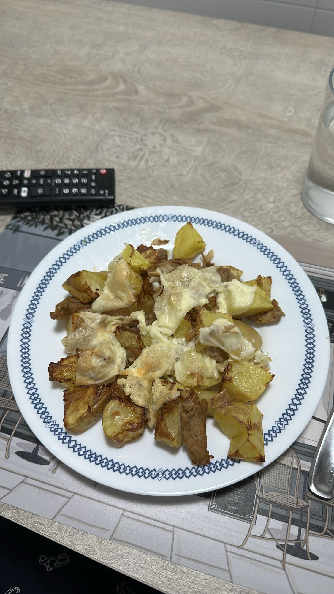 papas con queso y pollo