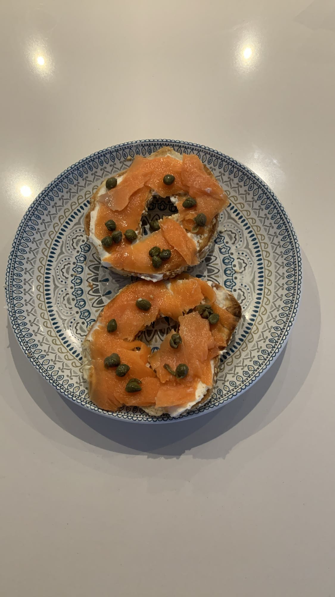 Bagel au saumon et câpres
