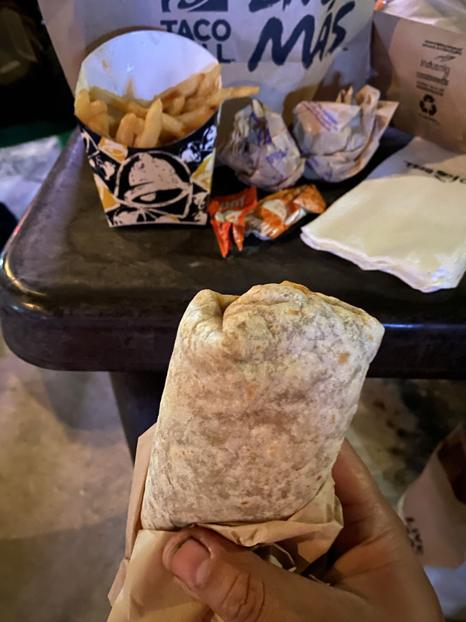 Burrito y papas fritas