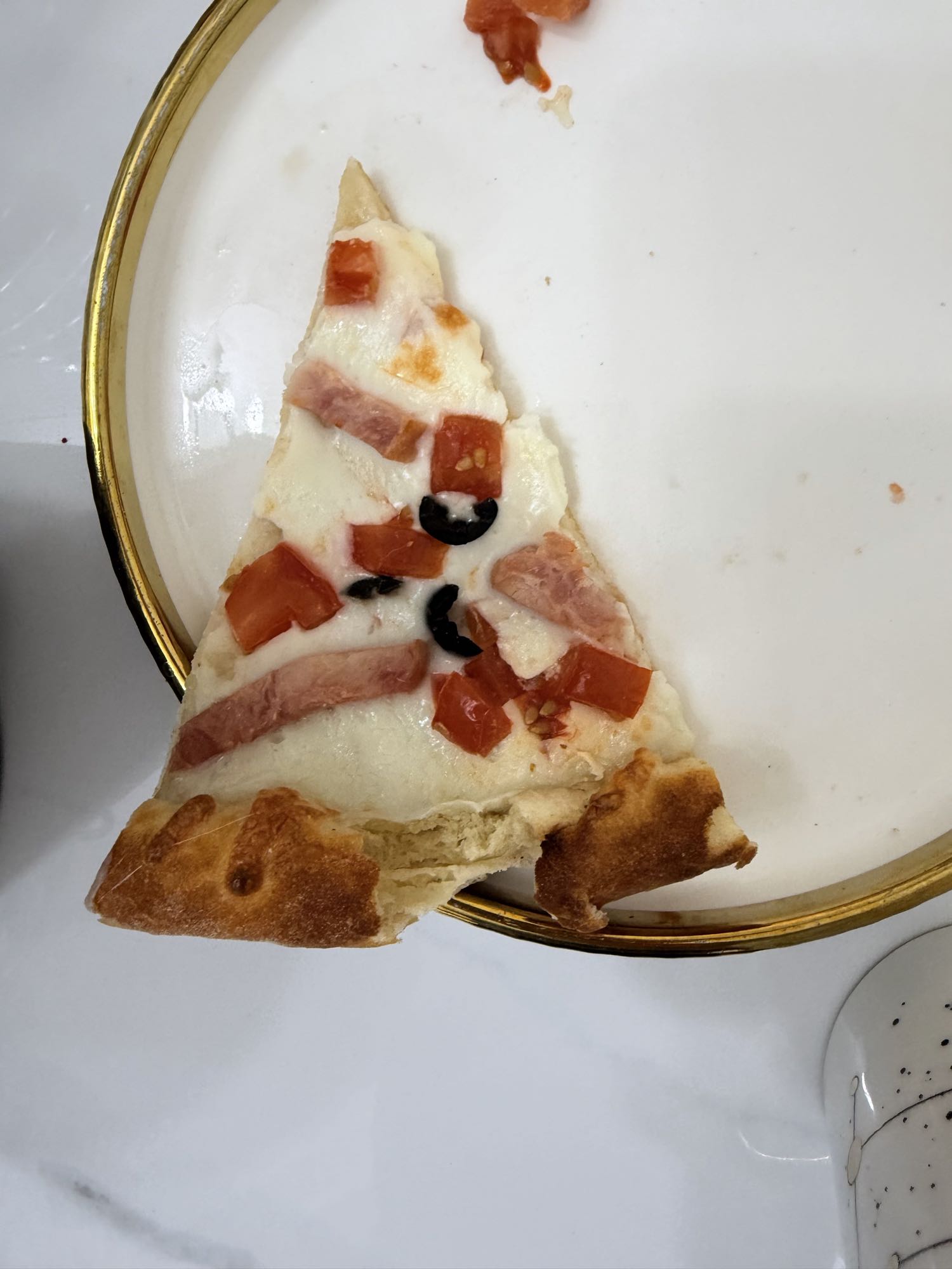 3 кусочка пиццы без бортиков