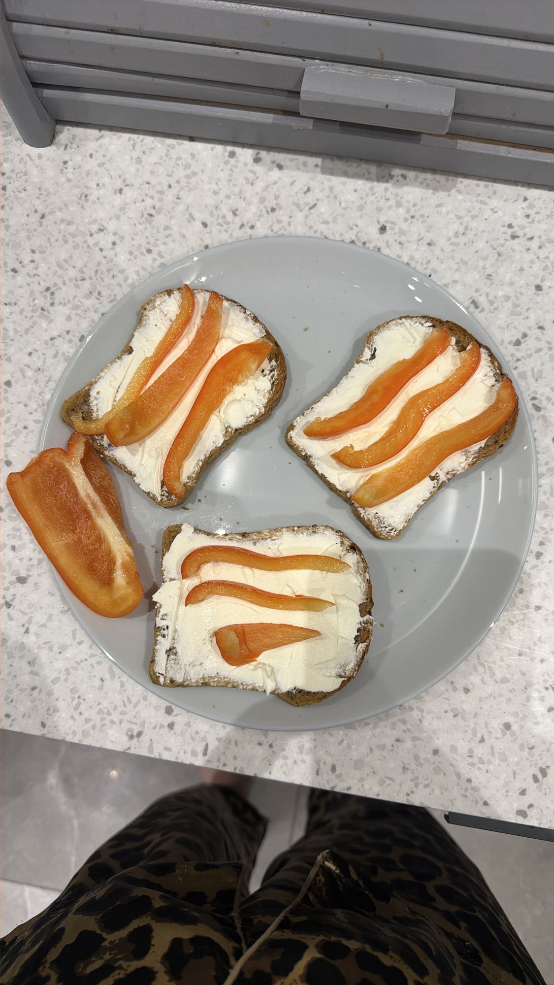 Kanapki z papryką i serkiem