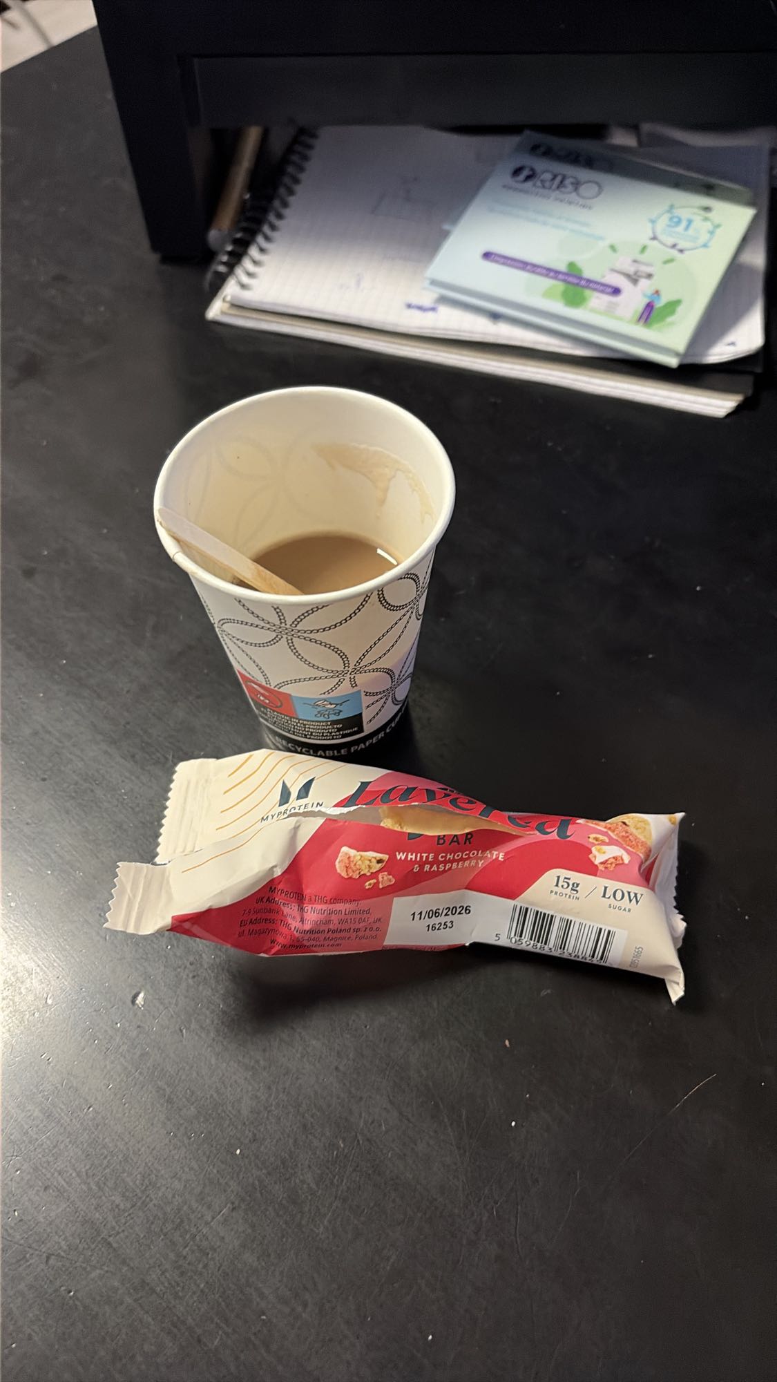 Barre protéinée et café