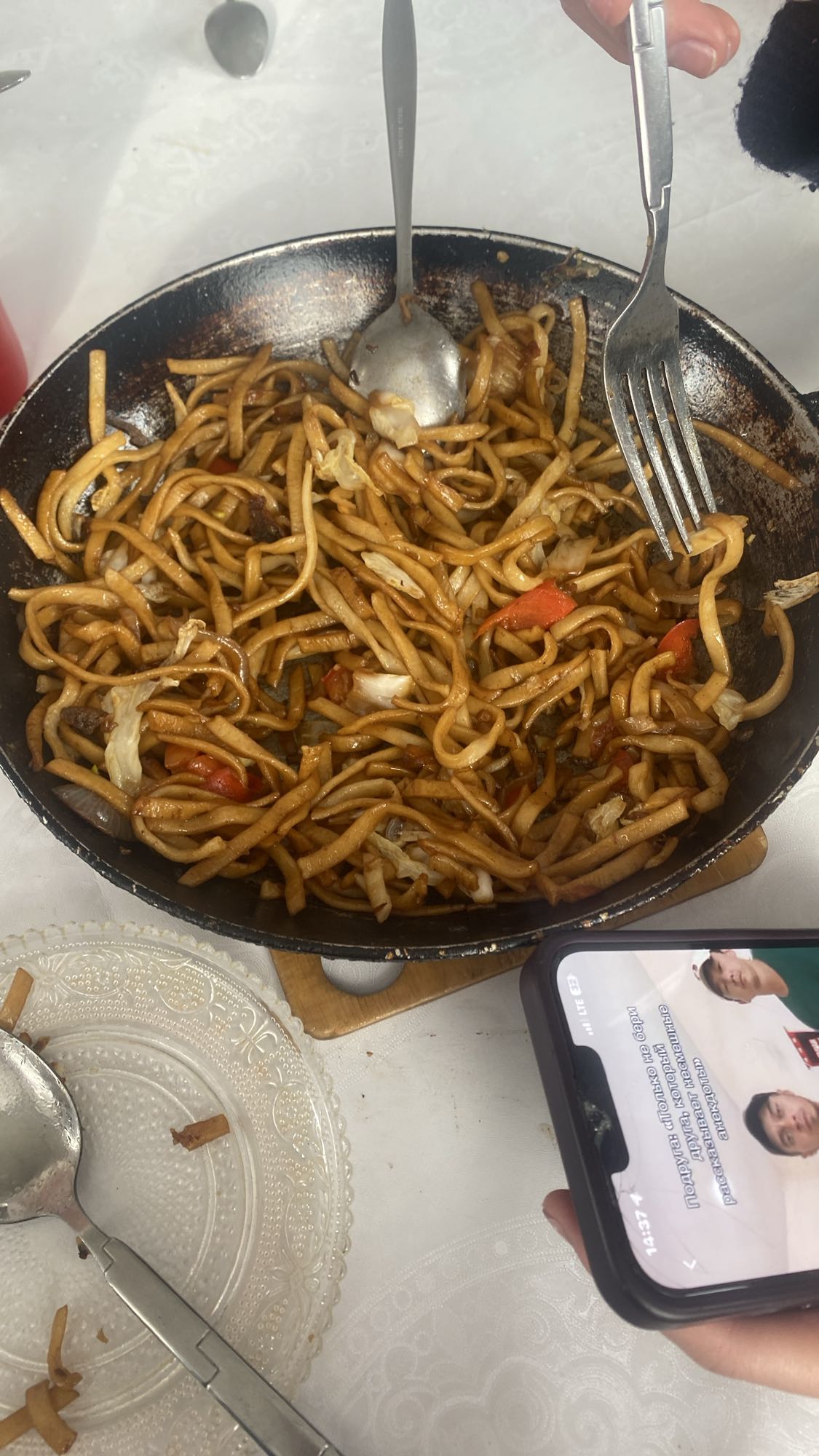 жареная лапша с овощами