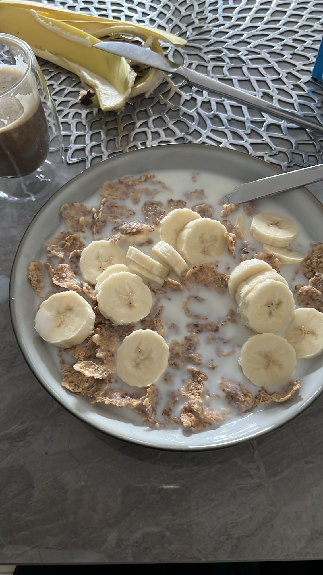 Bananen-Müsli mit Milch