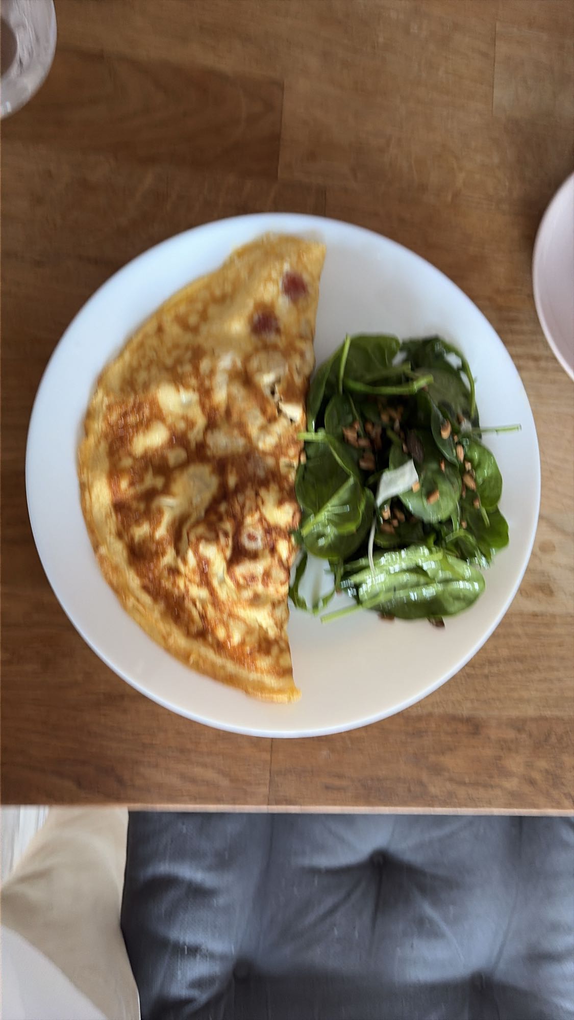 омлет с салатом