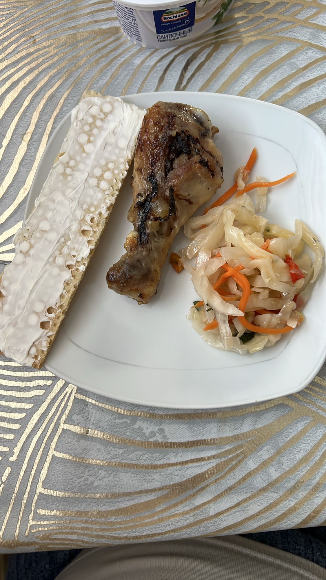 Курица с овощами и хлебцем