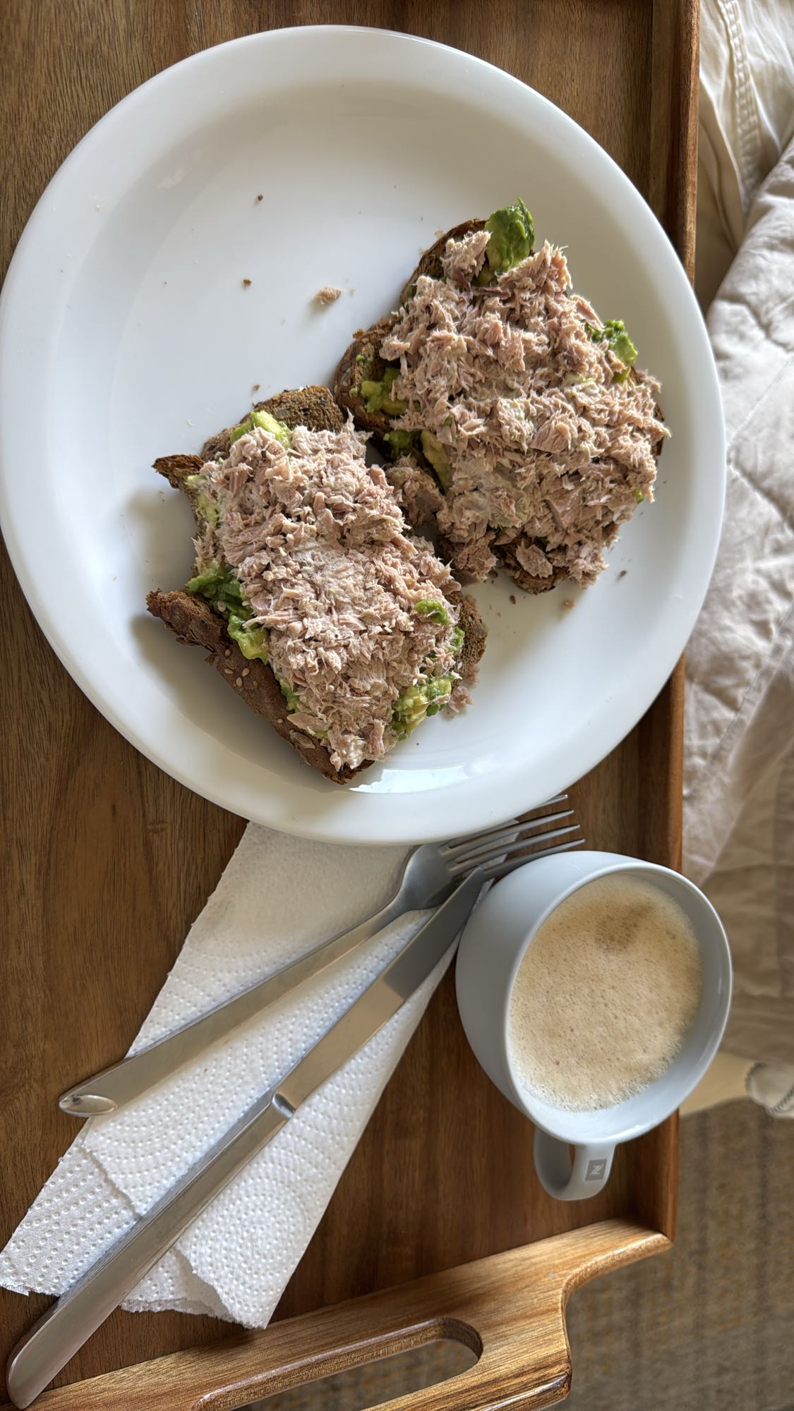 Tostadas de atún y aguacate