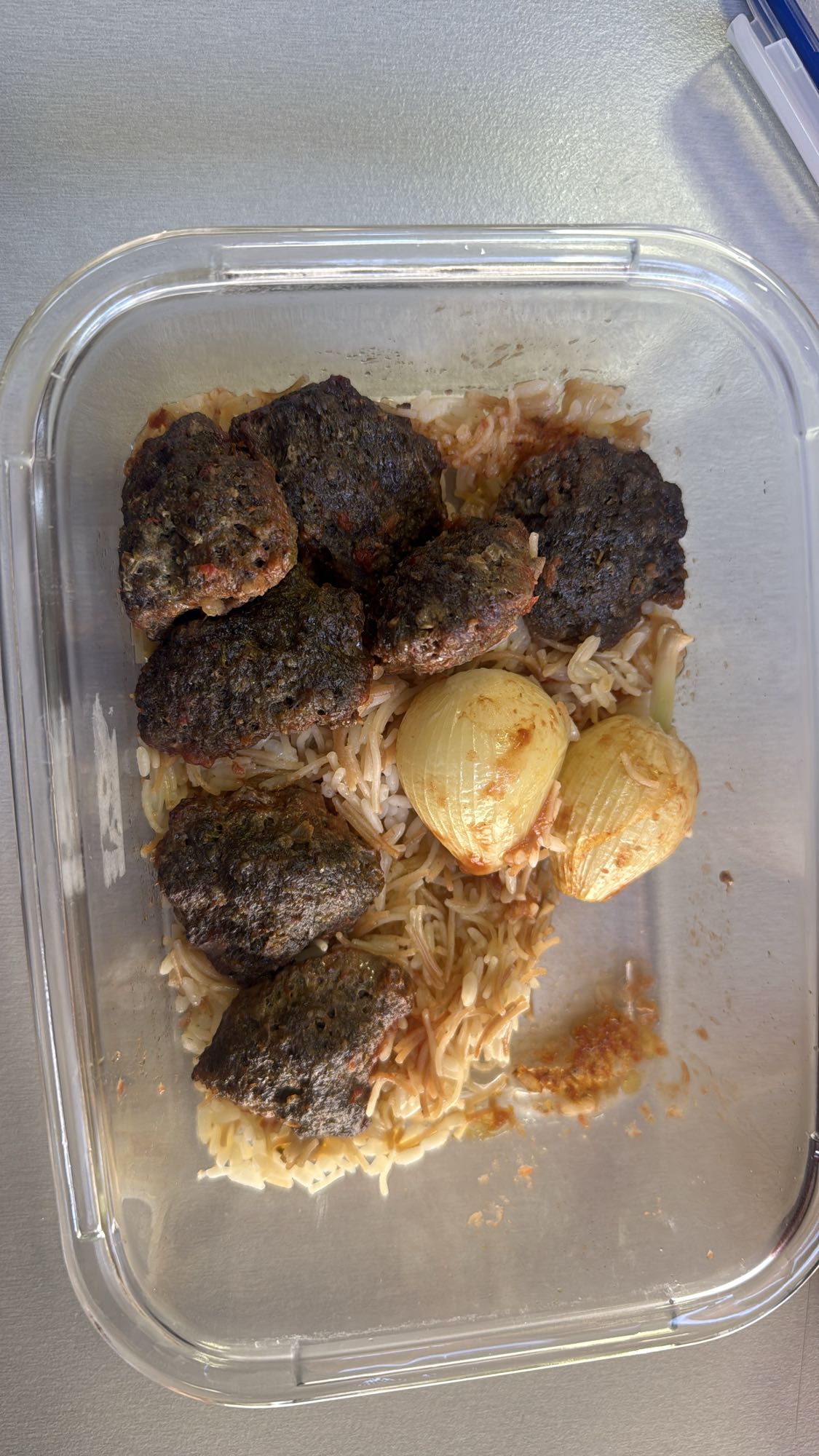 Meatballs with rice and onion