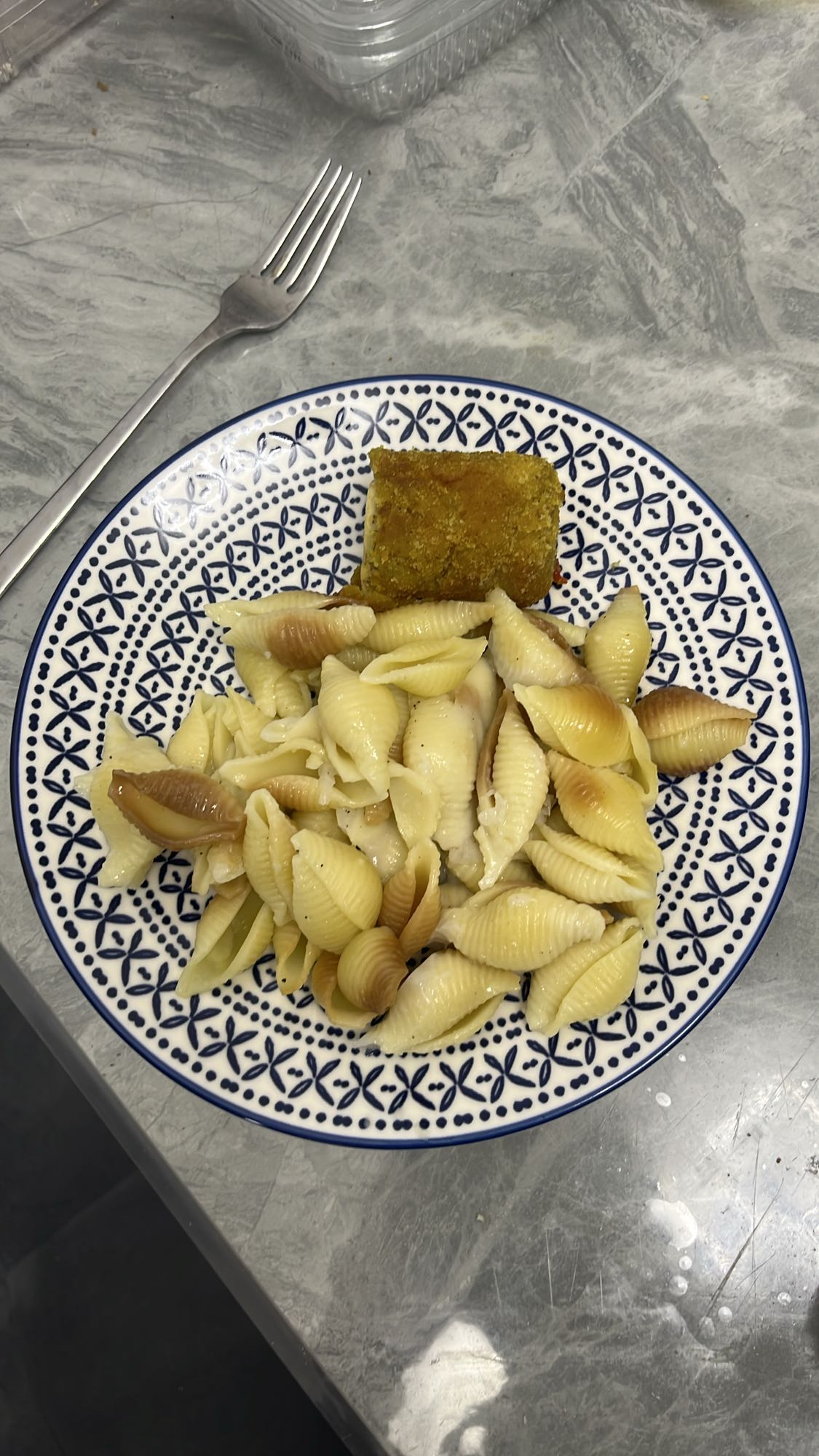 Pasta shells with fish fillet