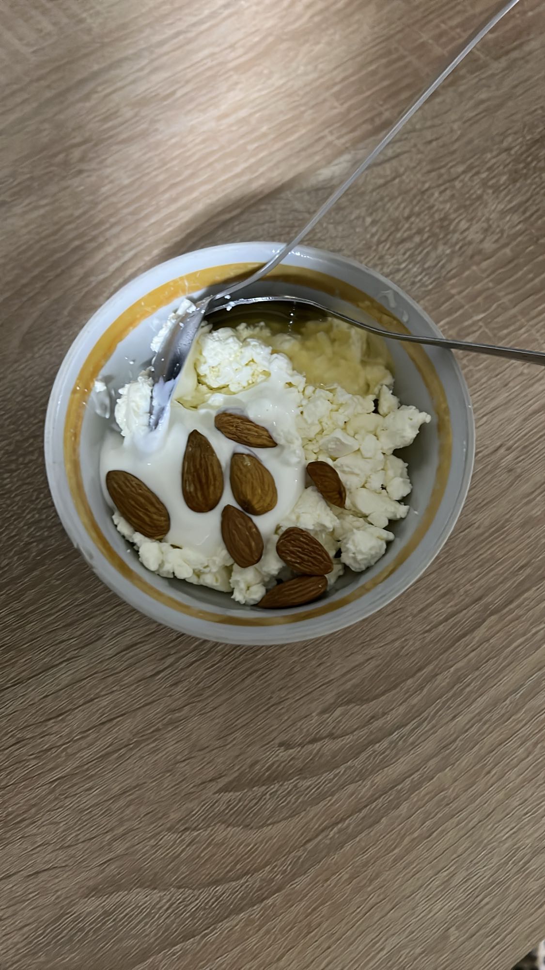 творог с йогуртом и орехами