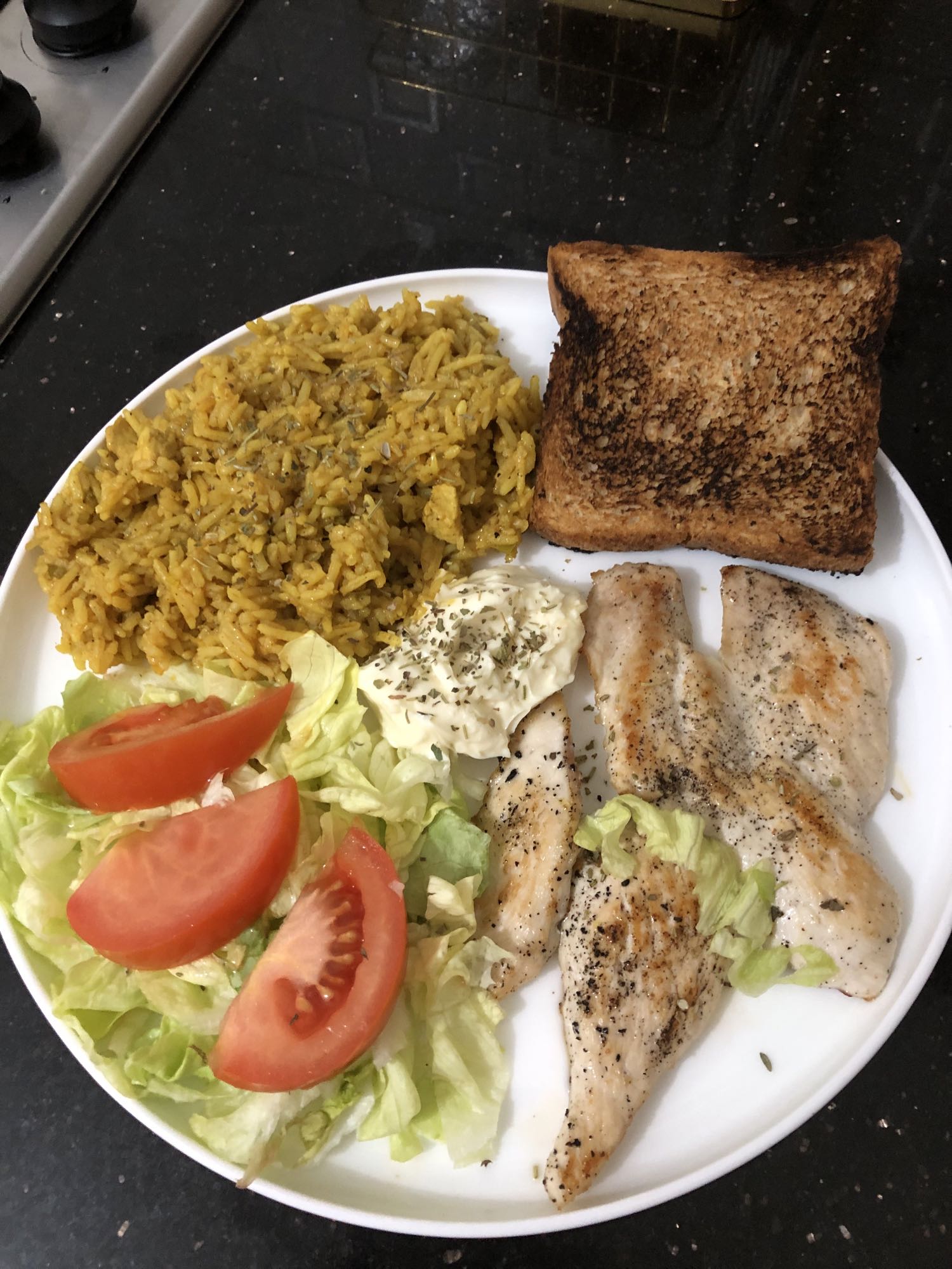 Poulet, riz, salade, toast