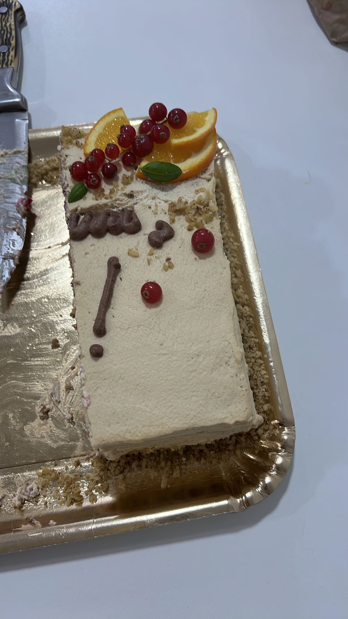 Prăjitură cu fructe și frișcă