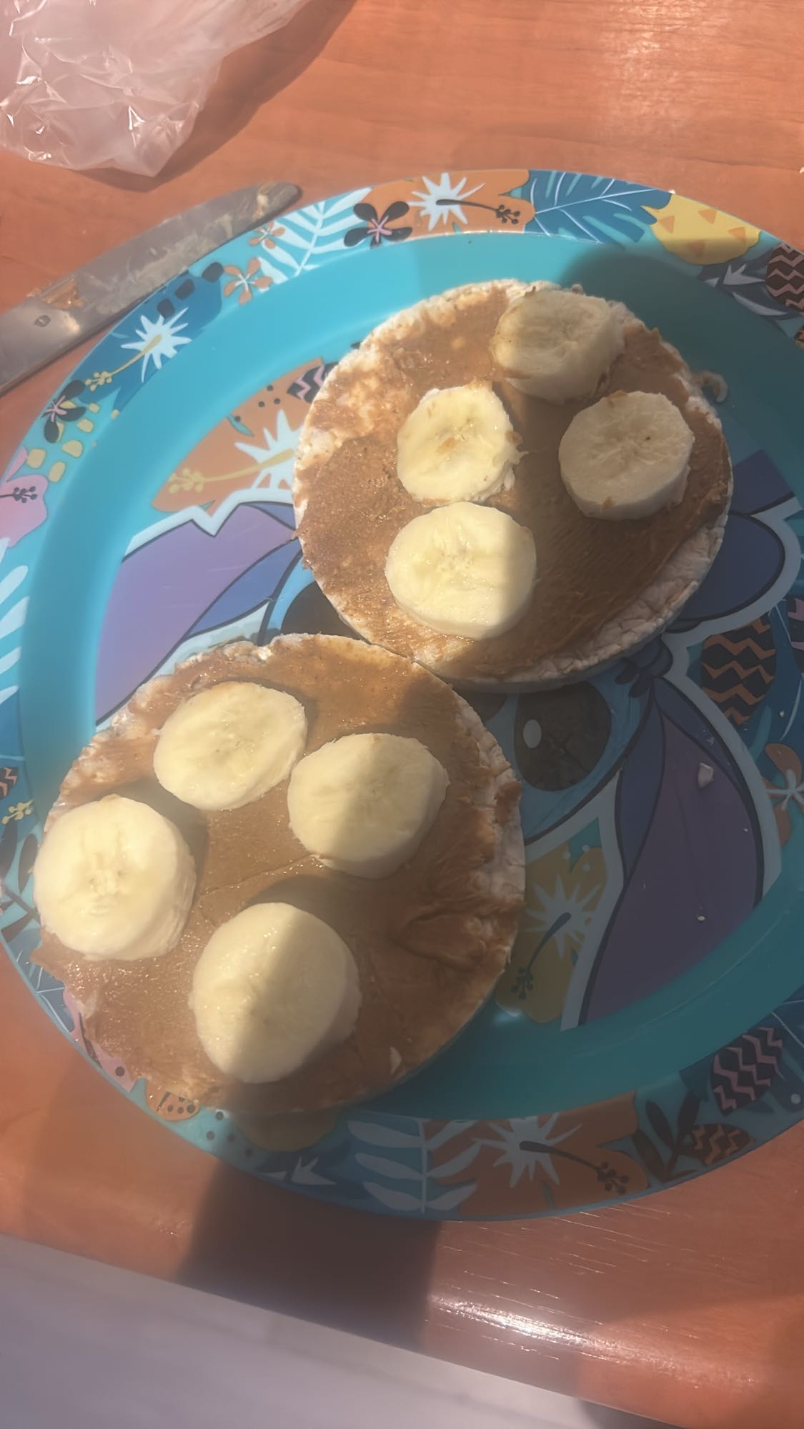 Rijstwafels met pindakaas en banaan
