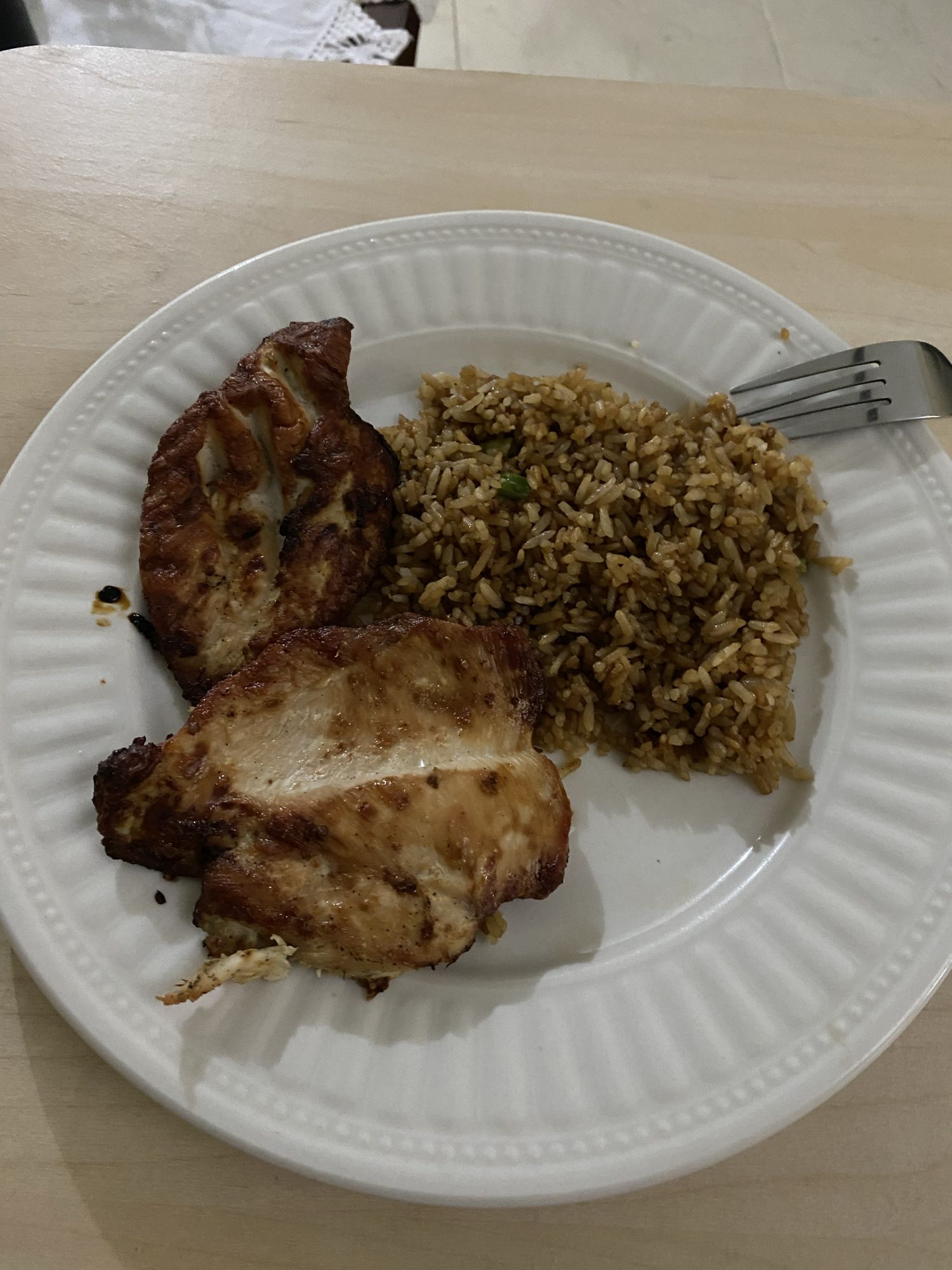 Pollo con arroz frito