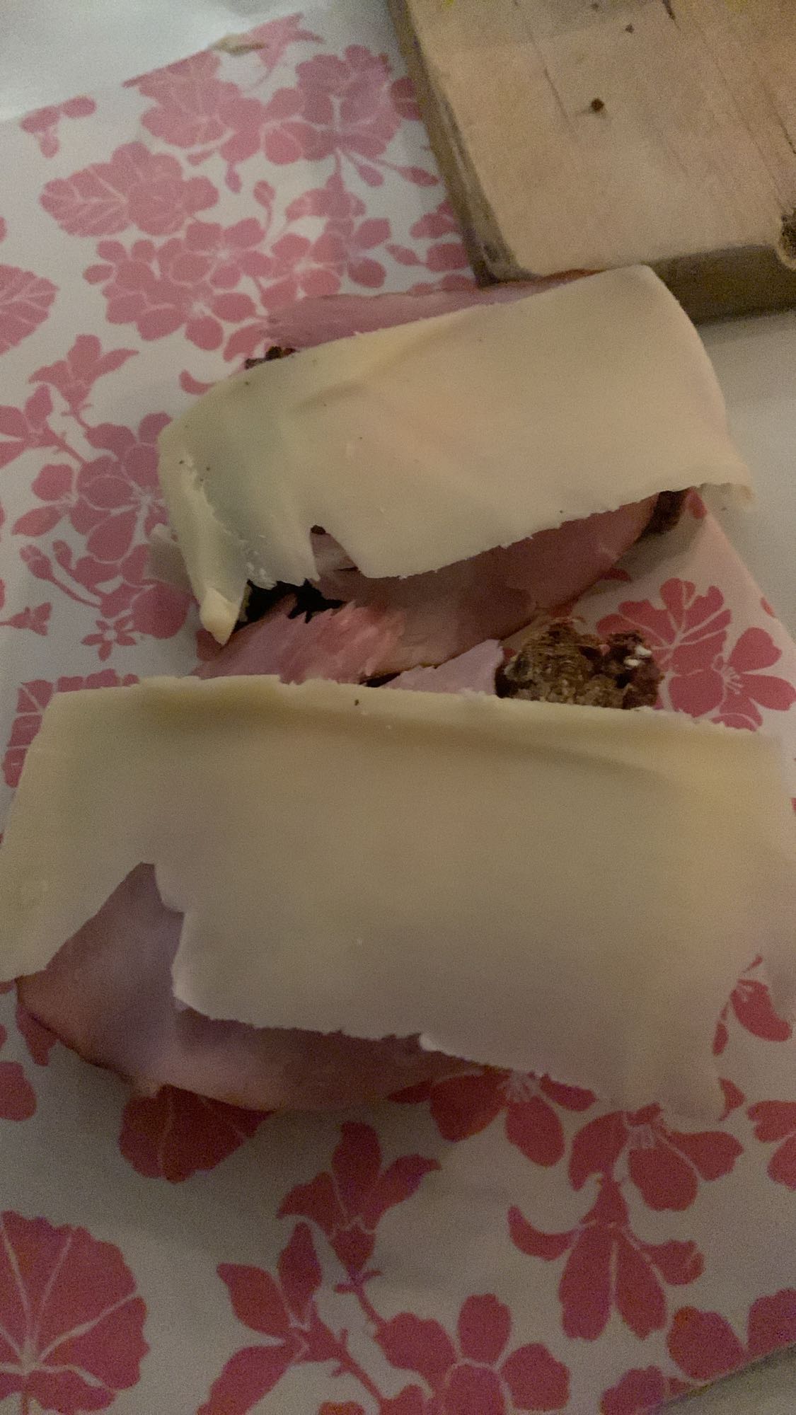 Ost och skinka på knäckebröd