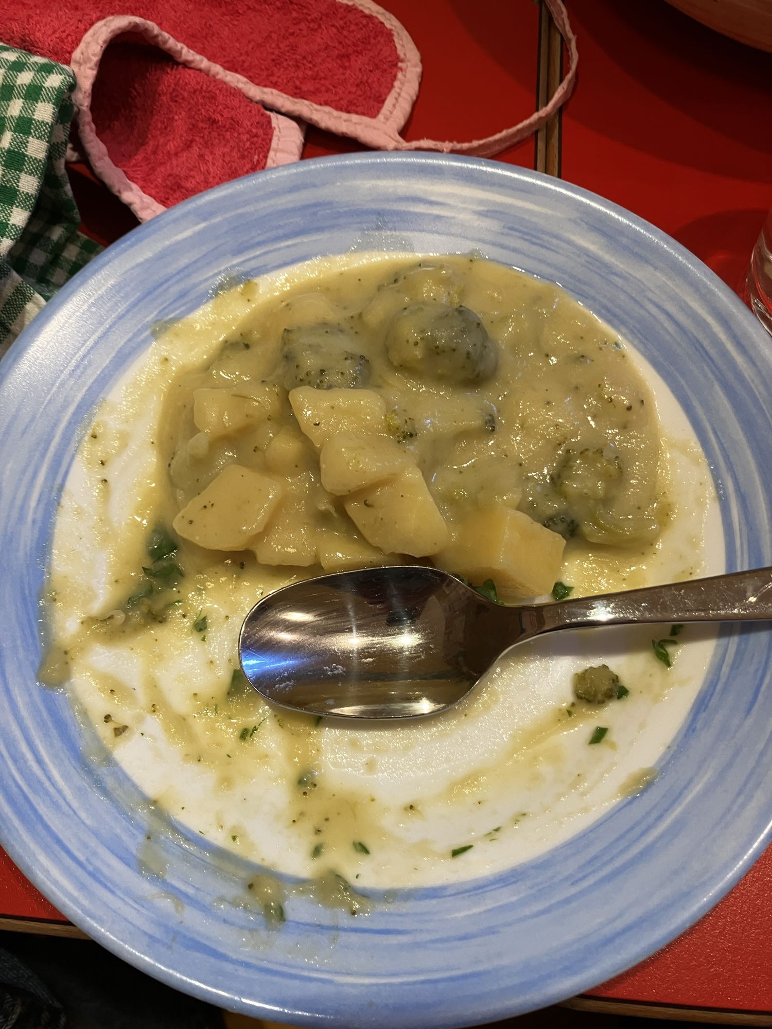 Sopa de batata e brócolis