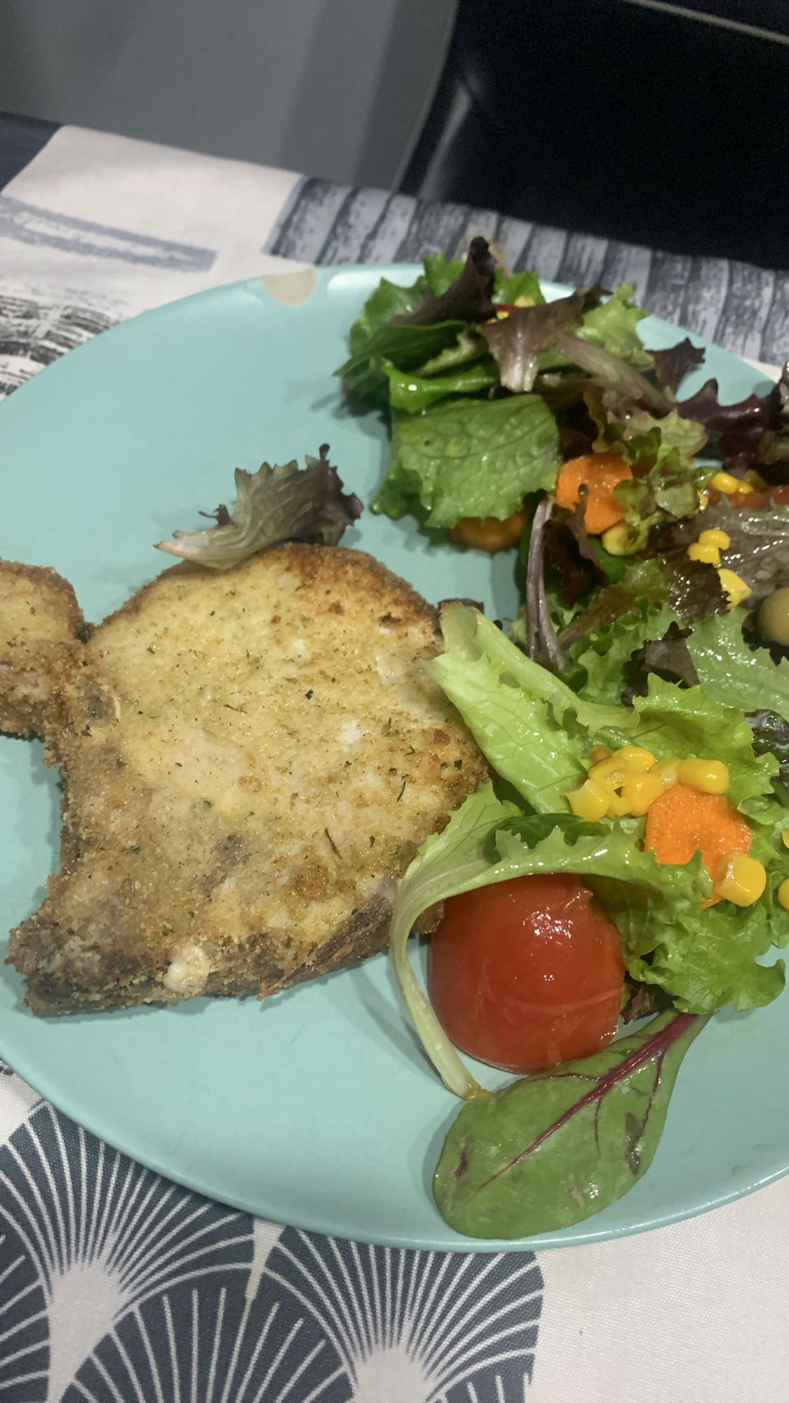 Chuleta con ensalada