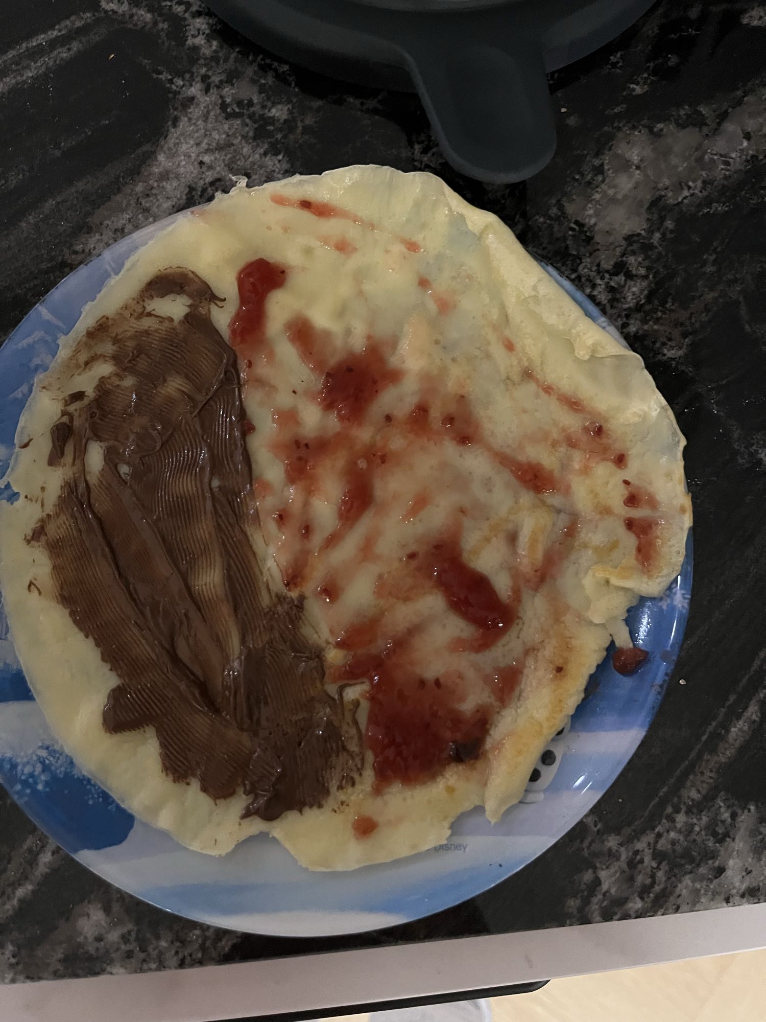 Naleśnik z nutellą i dżemem