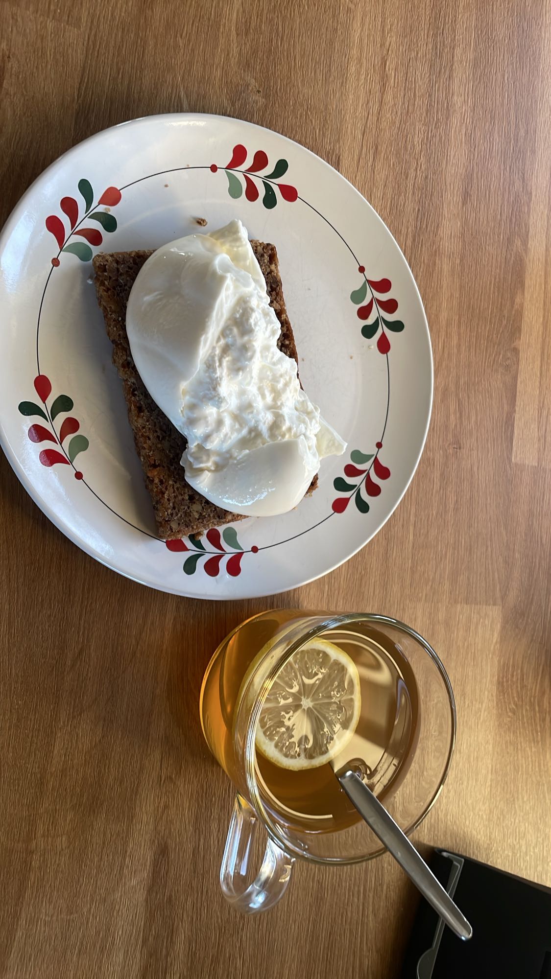 Jajko na chlebie z herbatą