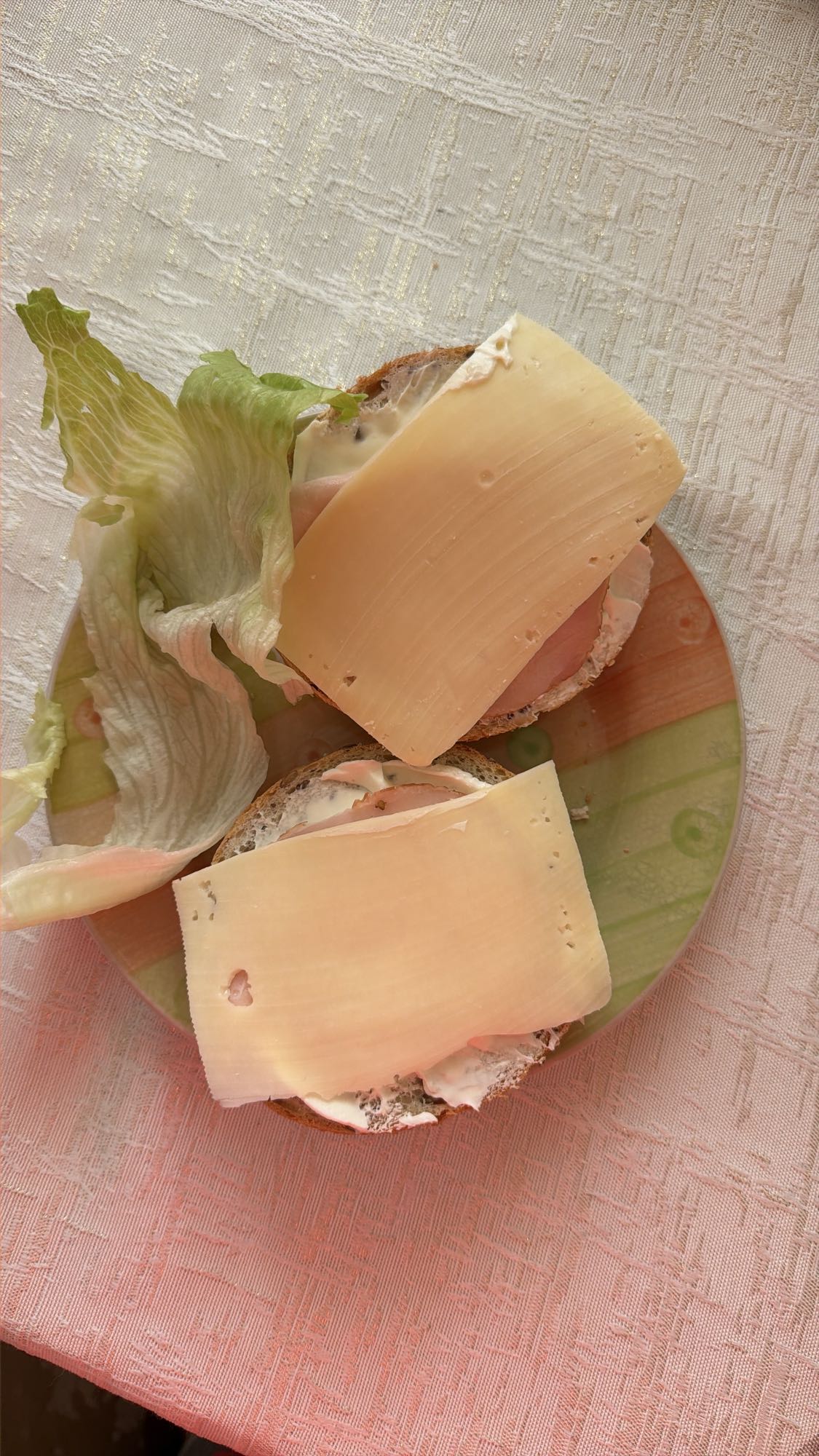 Kanapki z serem i sałatą