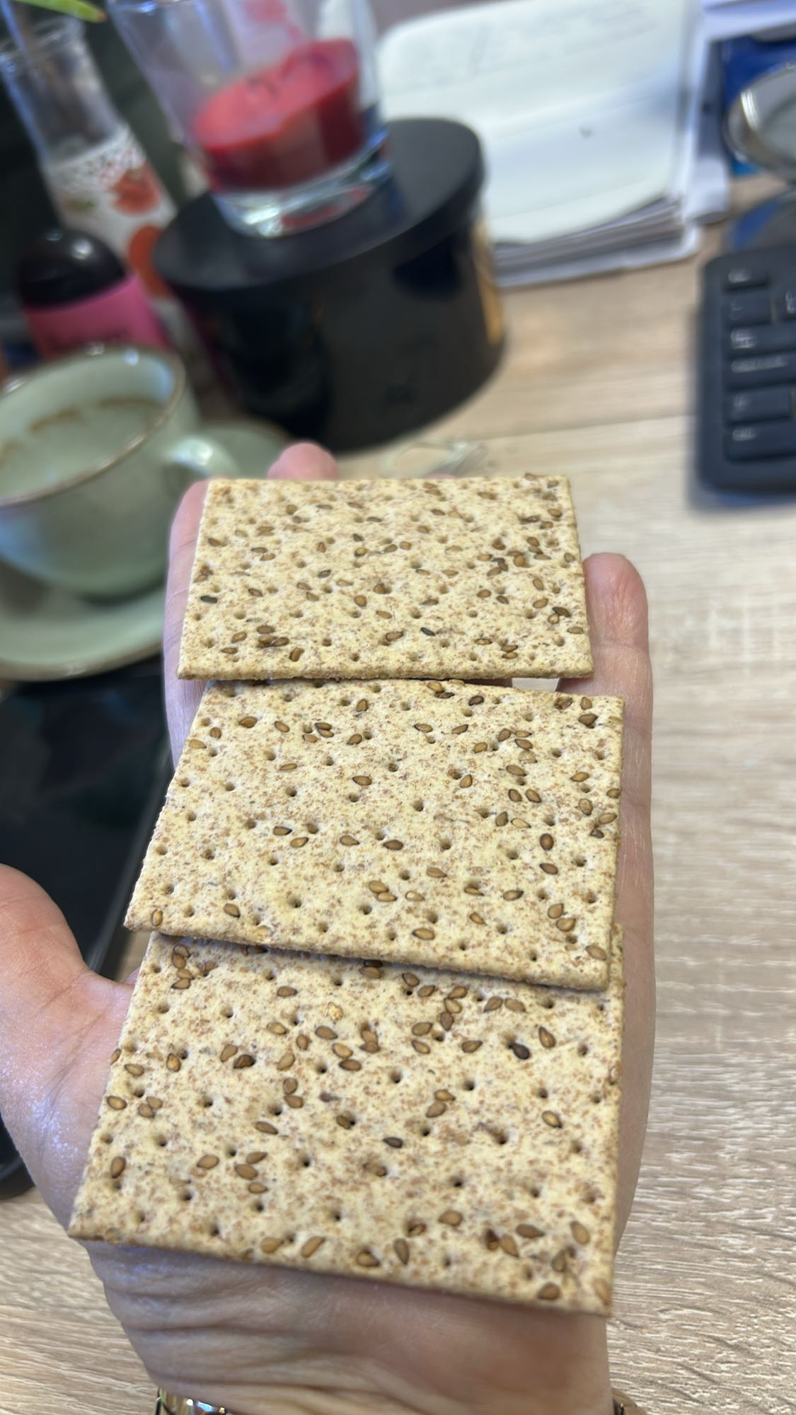 Crackers integrale cu susan