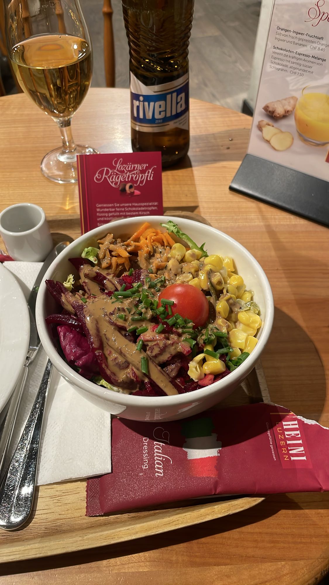 Gemischter Salat mit Dressing