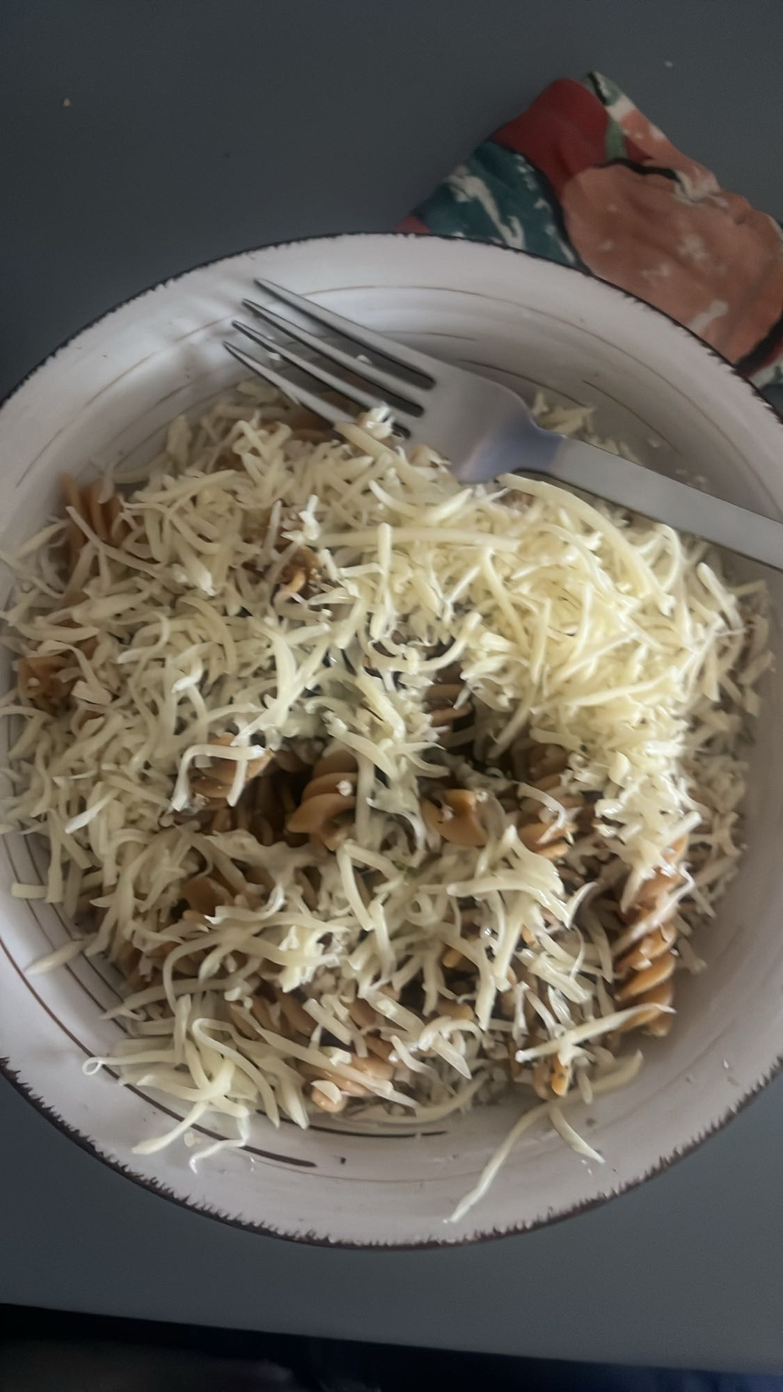 pasta con queso rallado