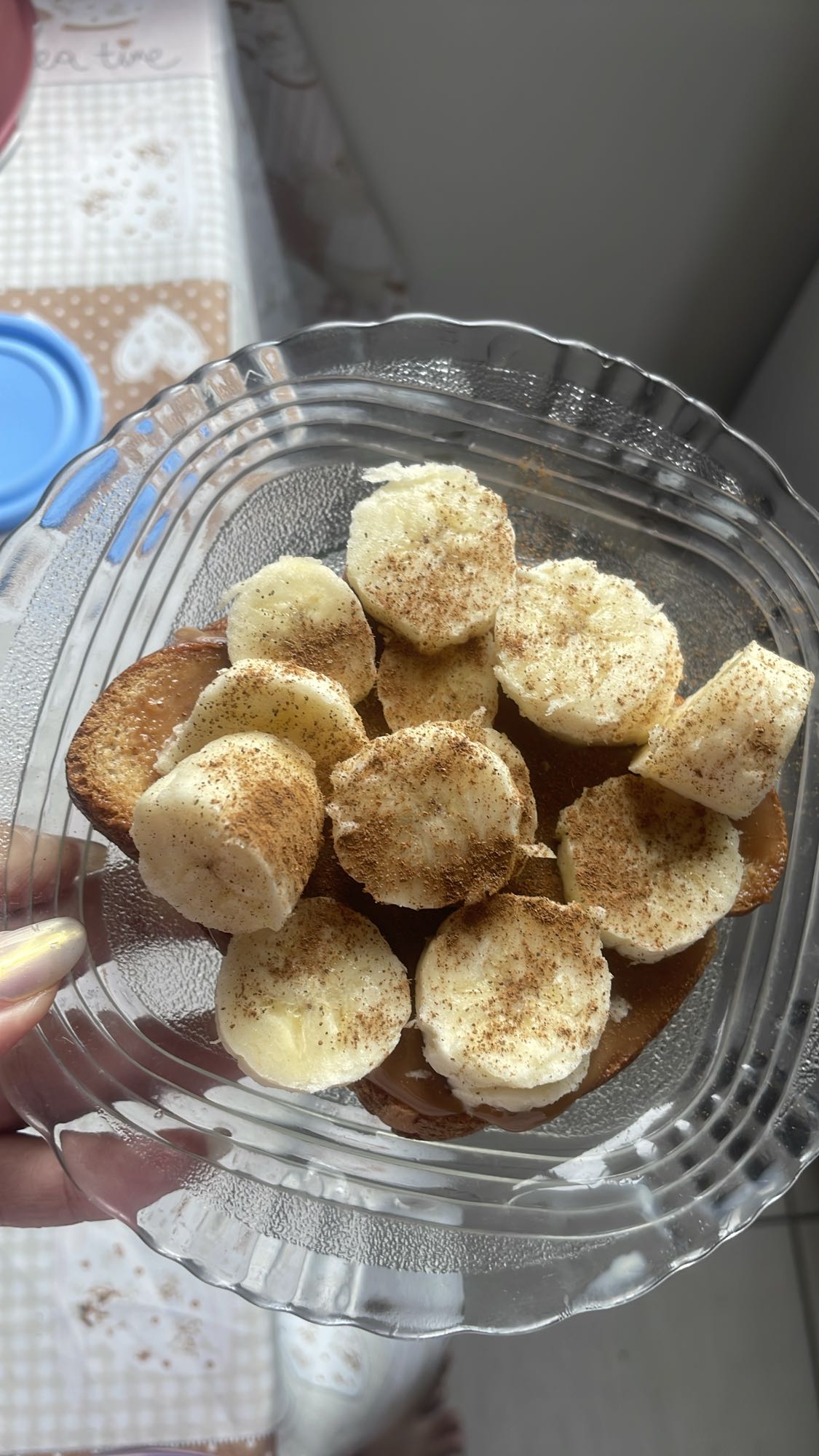 Torrada com banana e canela