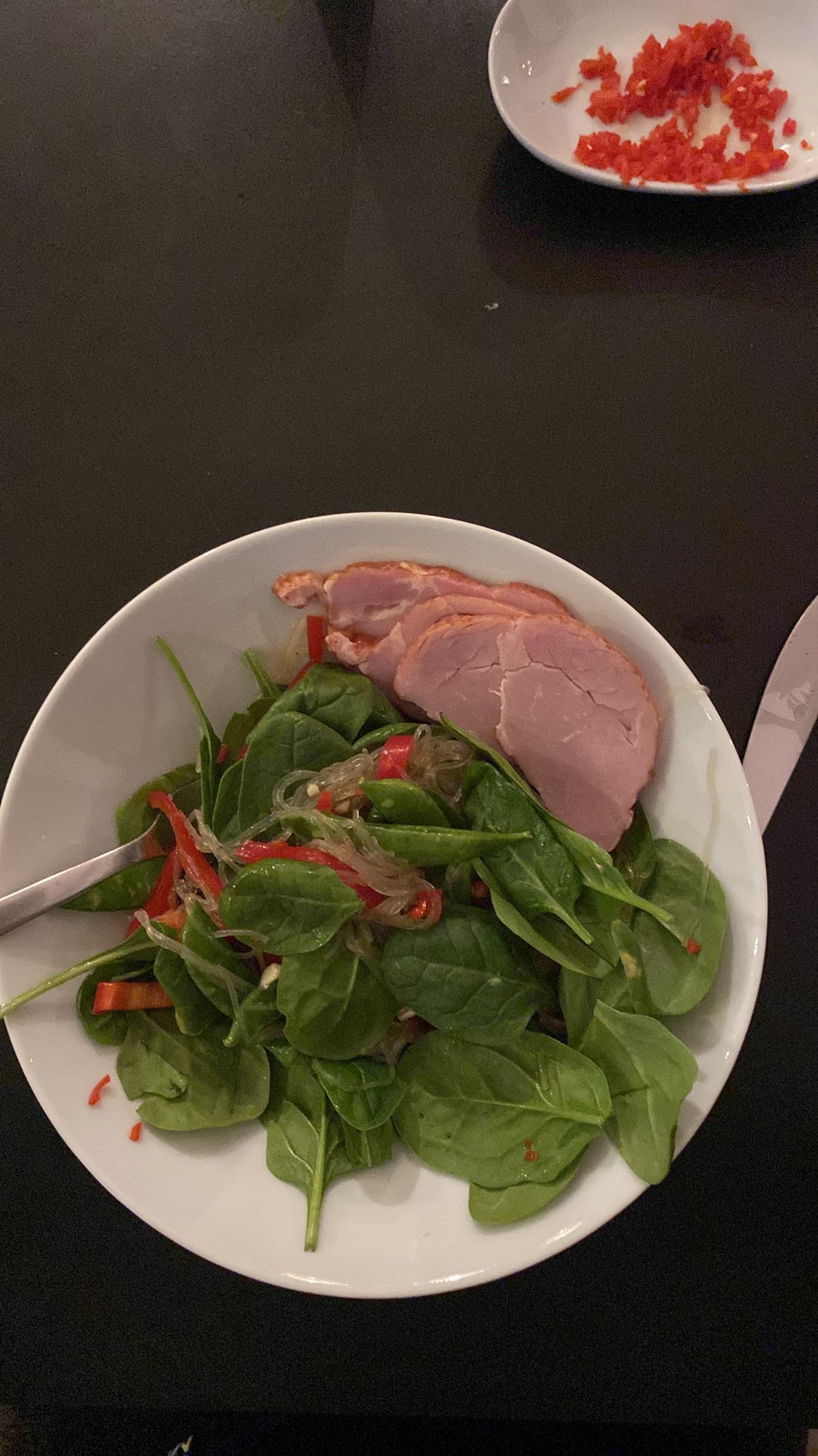 Skinka och spenatsallad