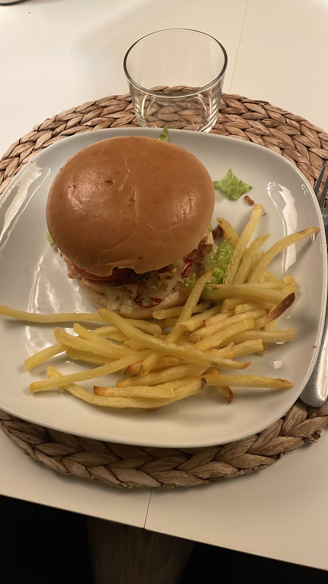 Hamburgare med pommes