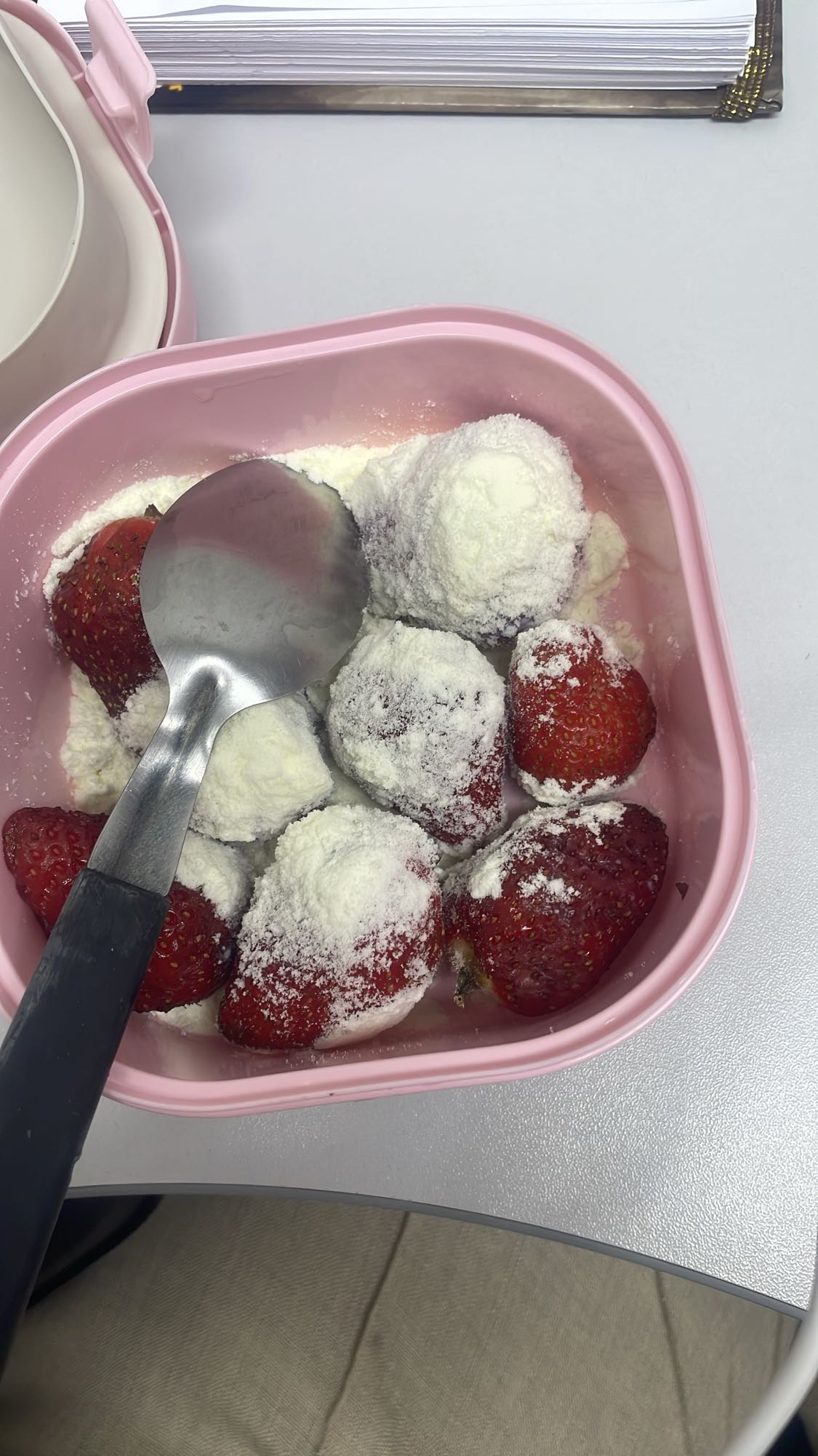 Morangos com leite em pó