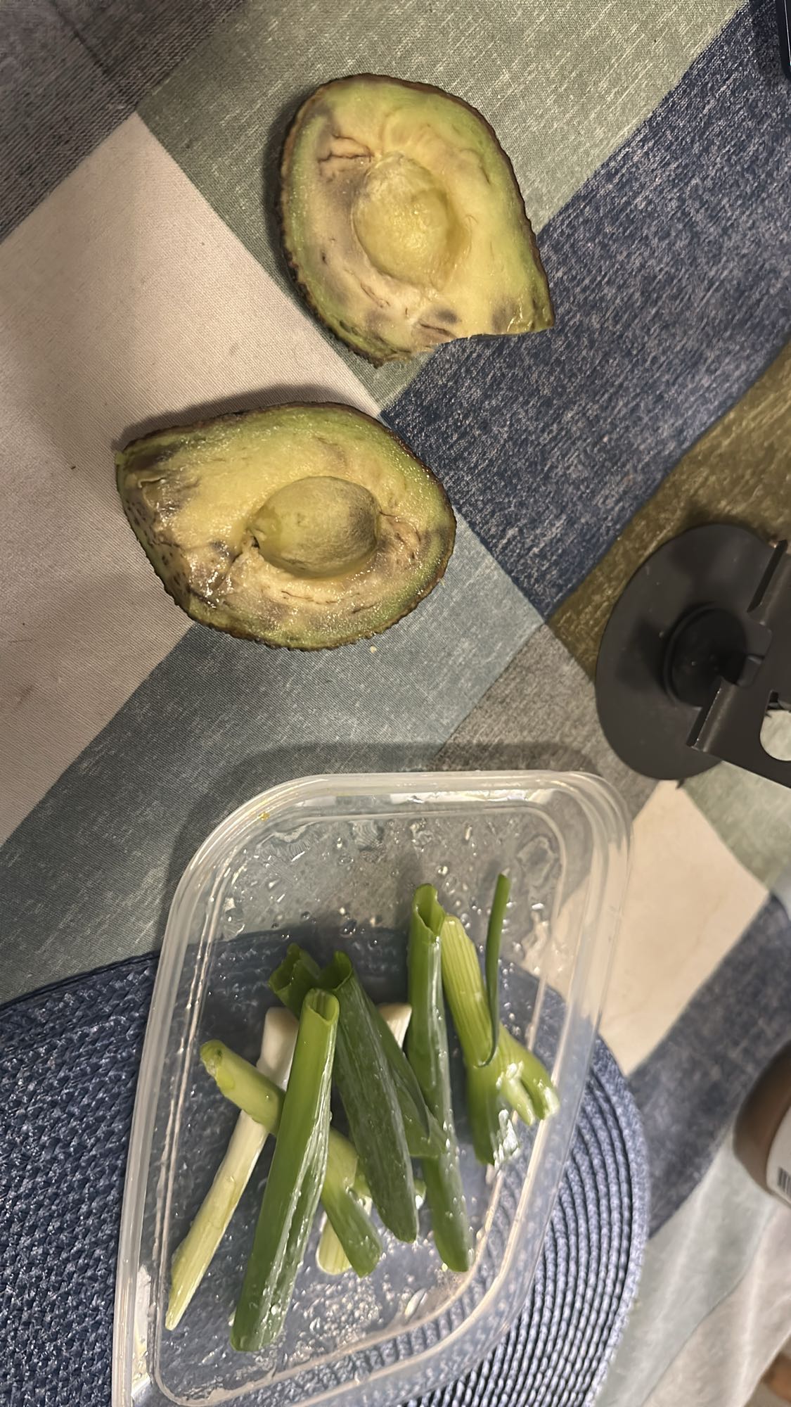Avokado och salladslök