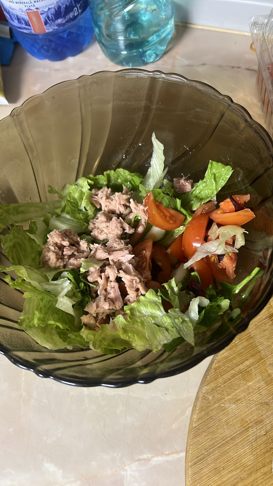 Salată ton cu legume