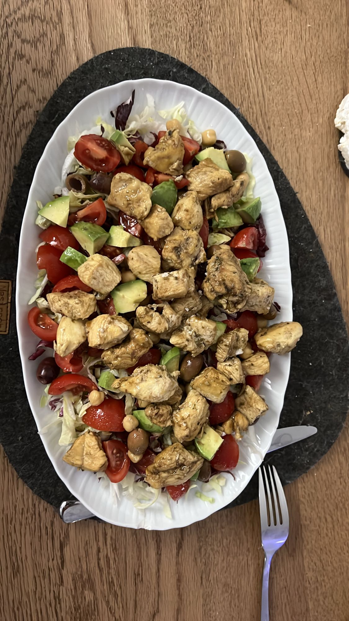 Tavuklu Akdeniz Salata