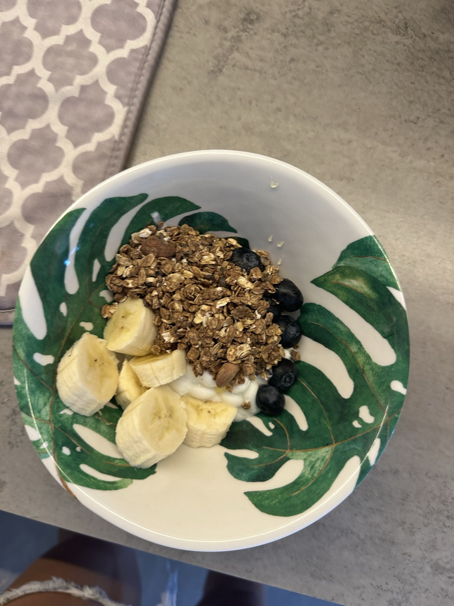 Yogur con plátano y granola