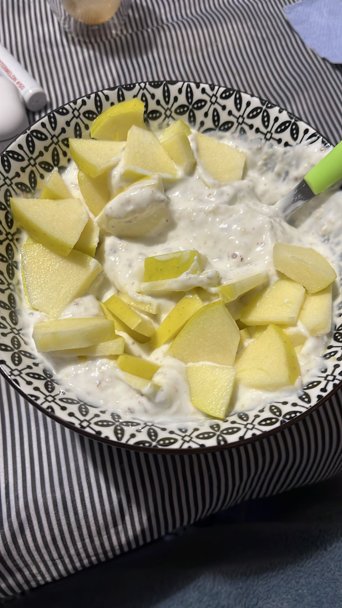 ябълка с кисело мляко