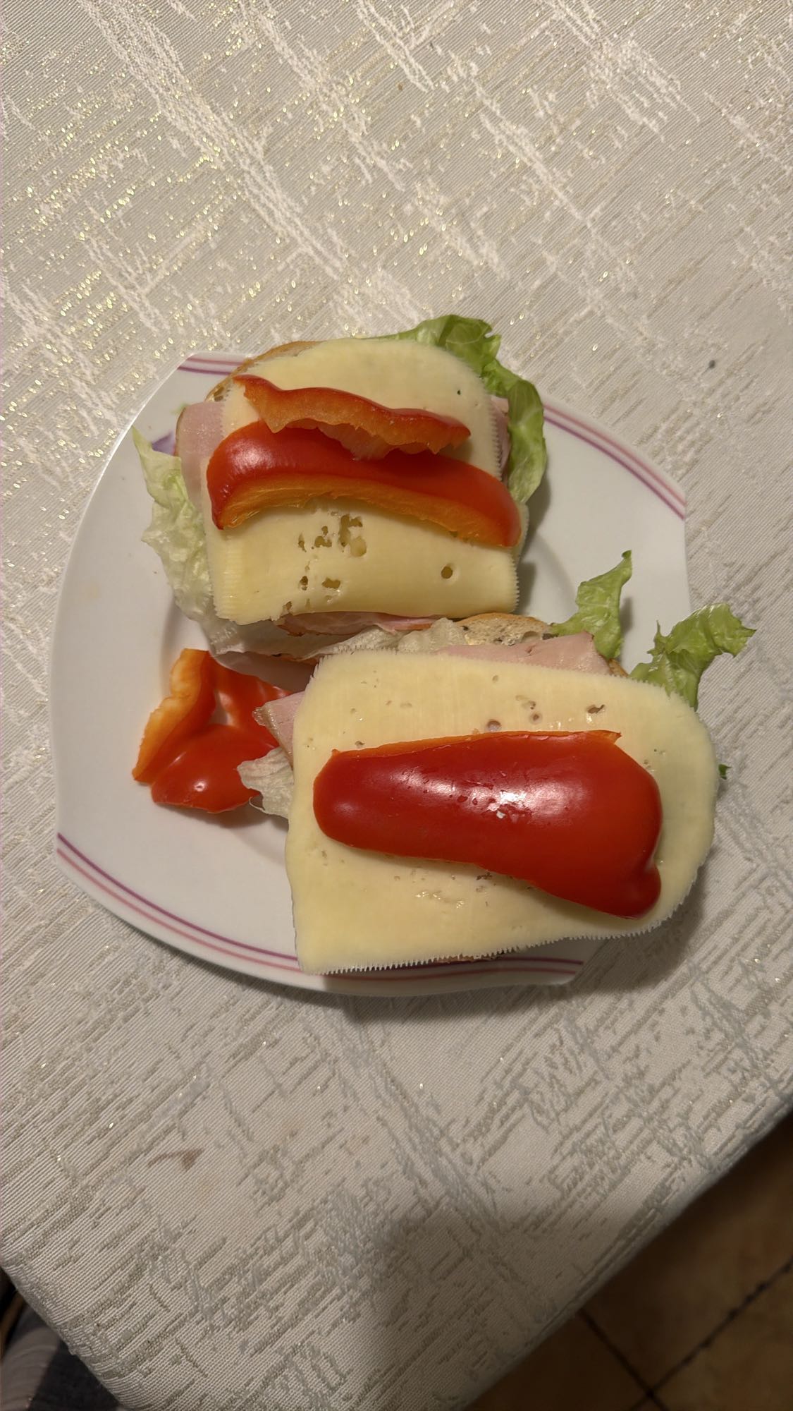 Kanapki z serem i papryką