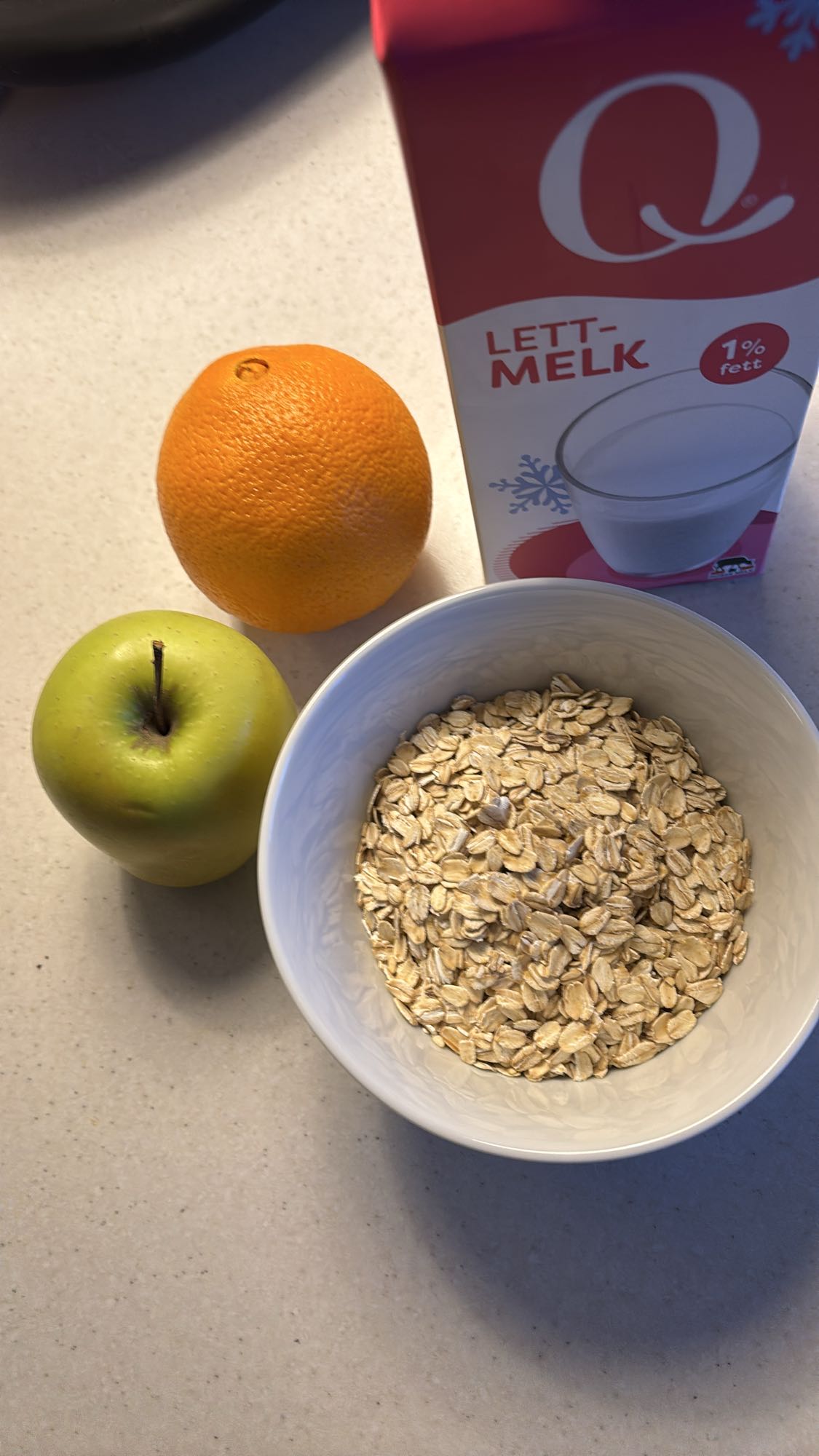 Havregryn med frukt og melk