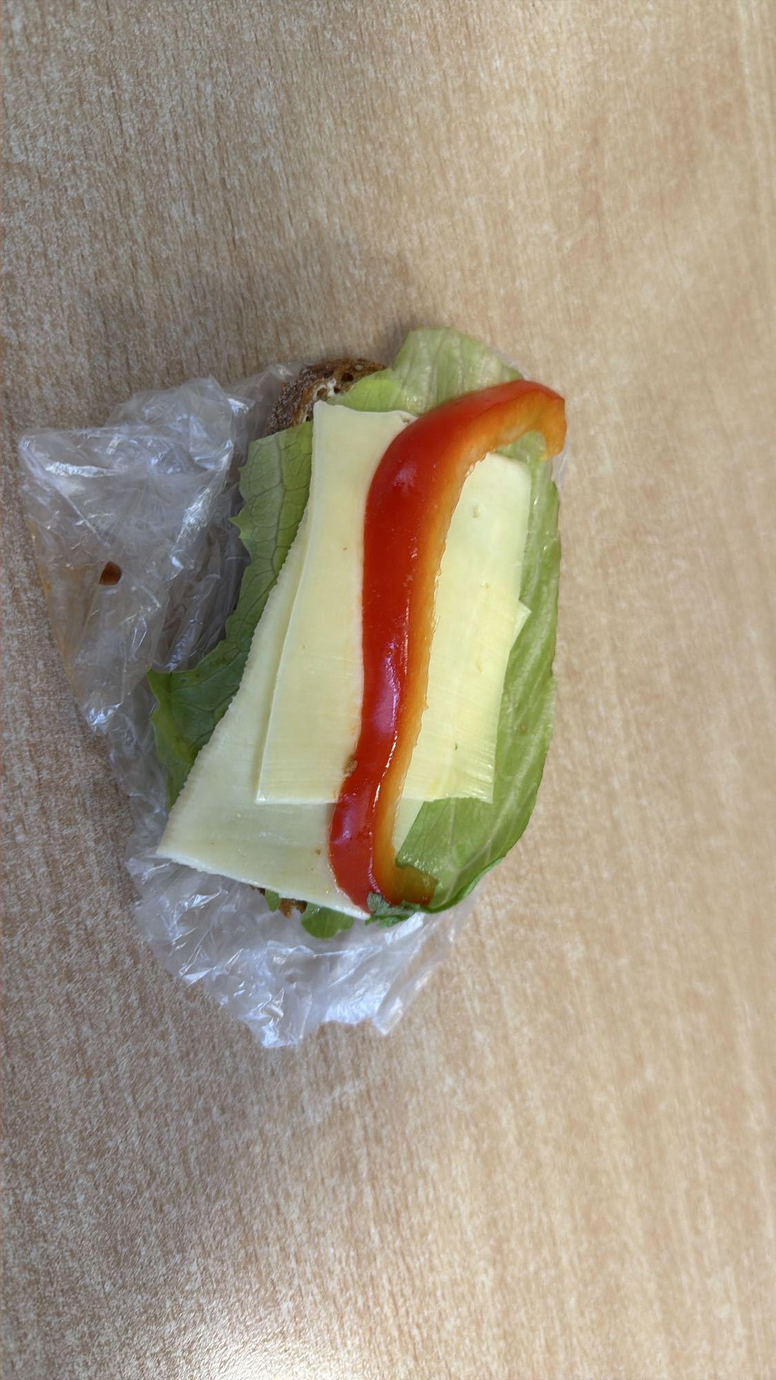 Kanapka z serem i warzywami