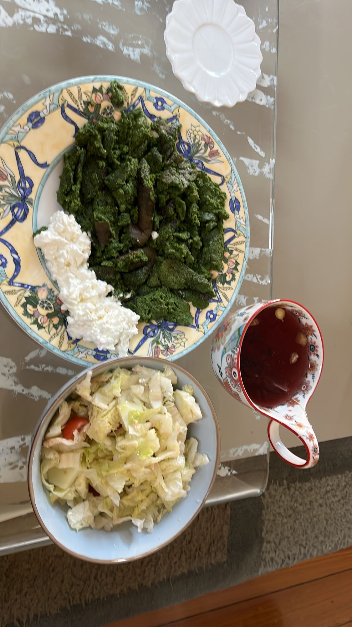 Ispanaklı yemek ve salata