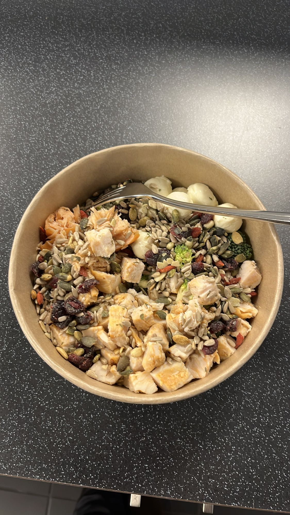 Kycklingsallad med frön